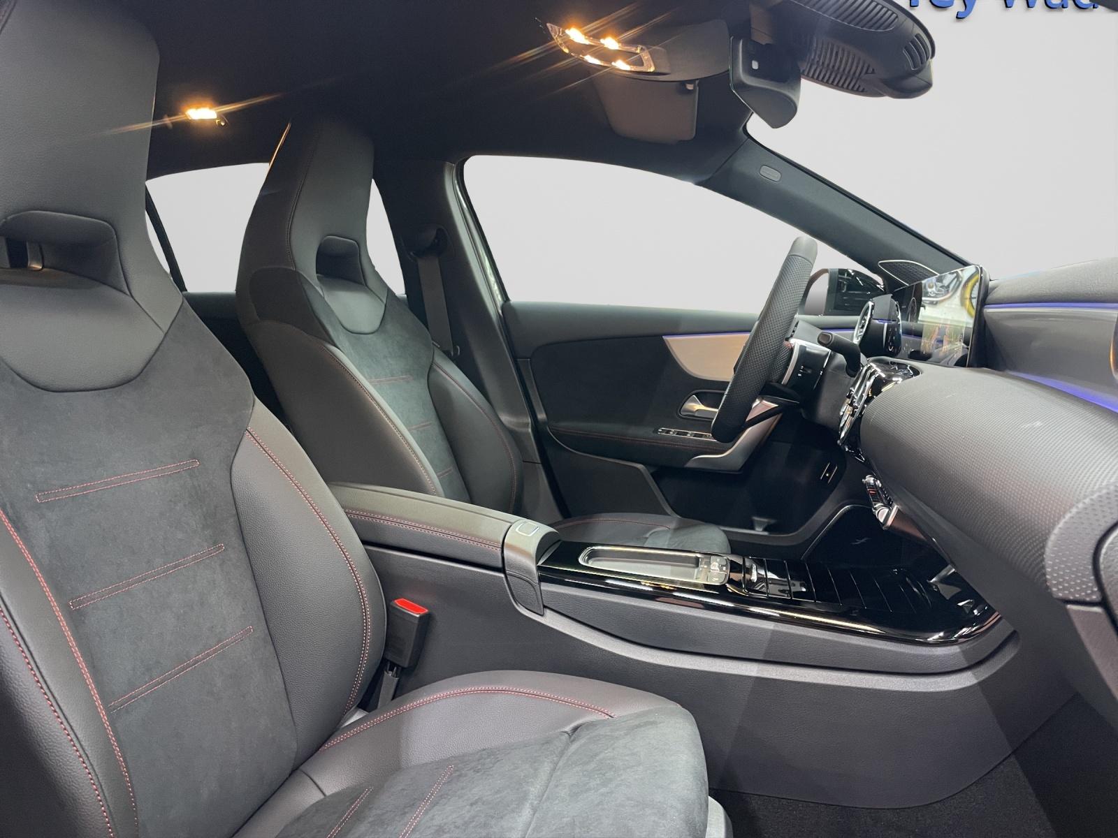 MERCEDES-BENZ A 250 e EQ Star AMG Line-image-5