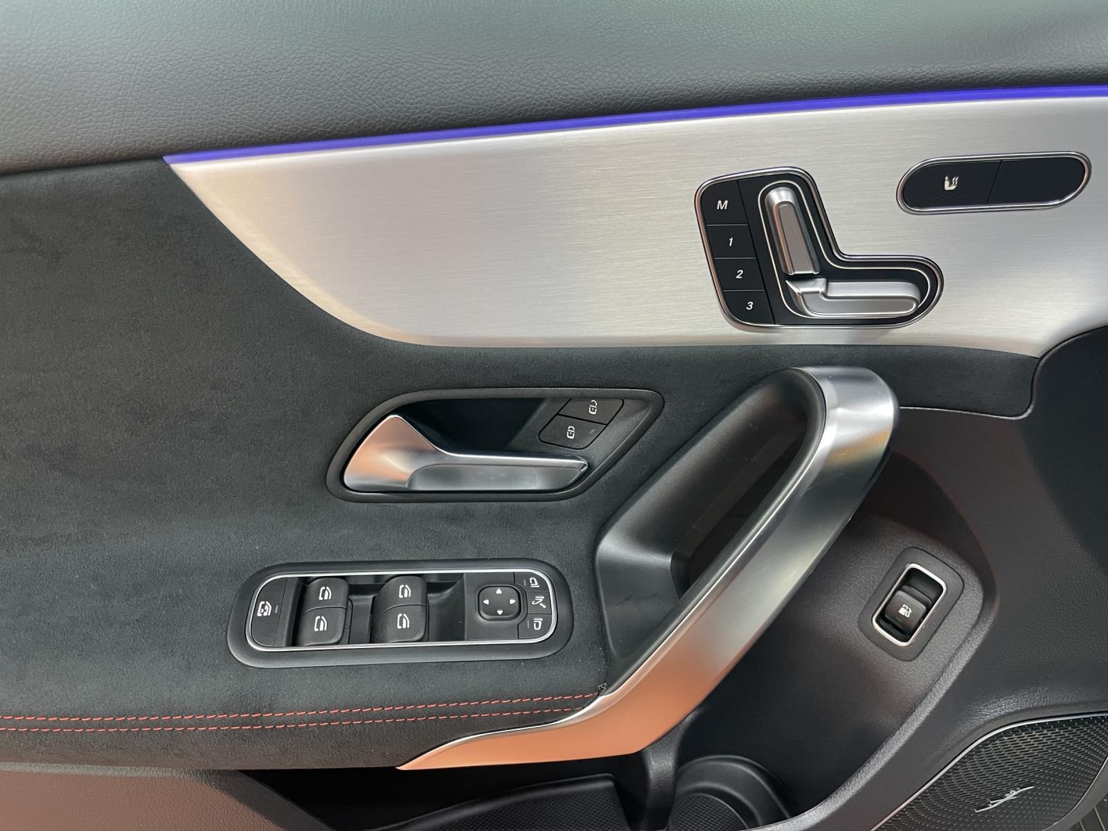 MERCEDES-BENZ A 250 e EQ Star AMG Line-image-6