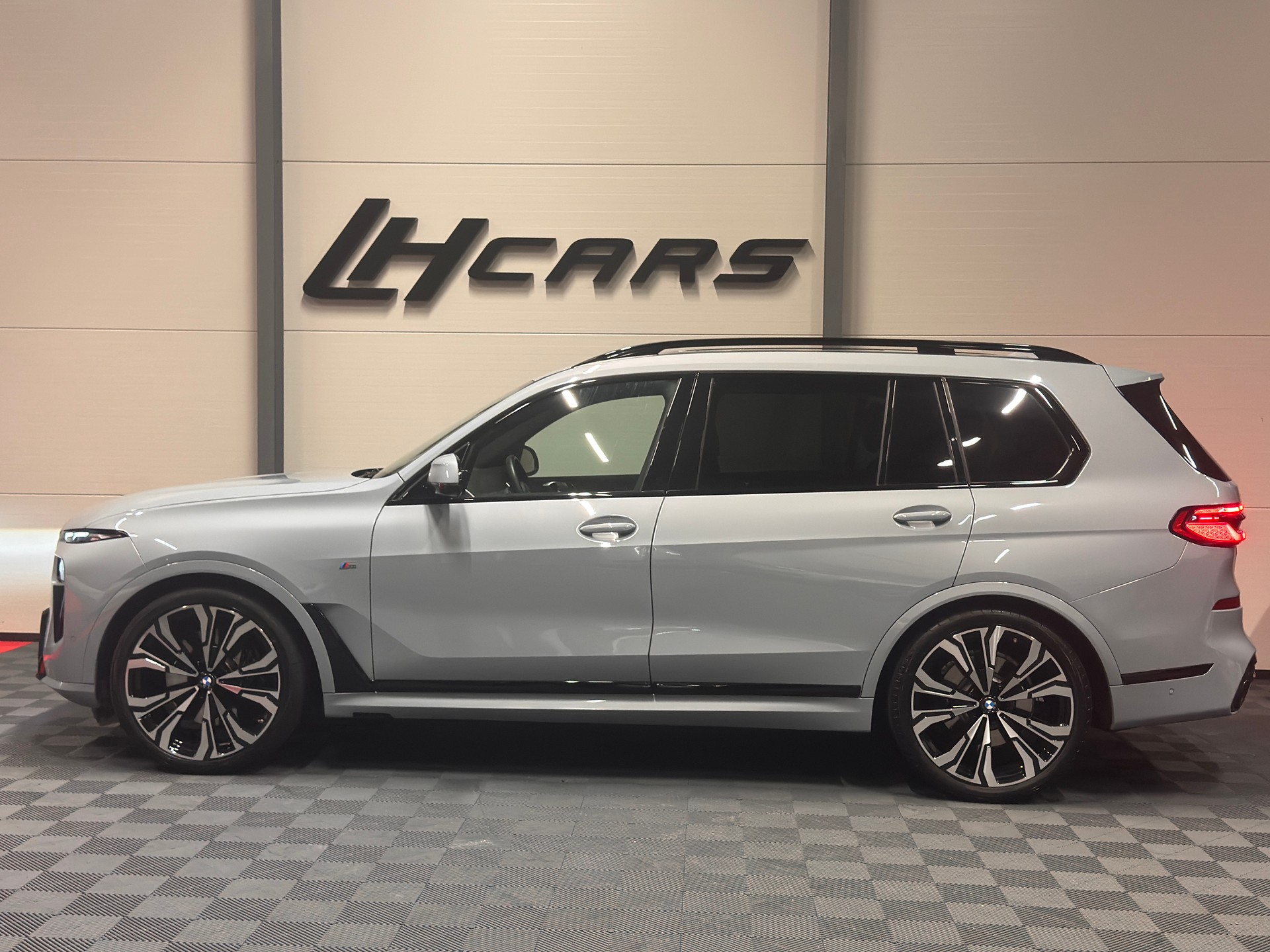 BMW X7 40d xDrive SAG M-Sport 6-Plätzer-image-1