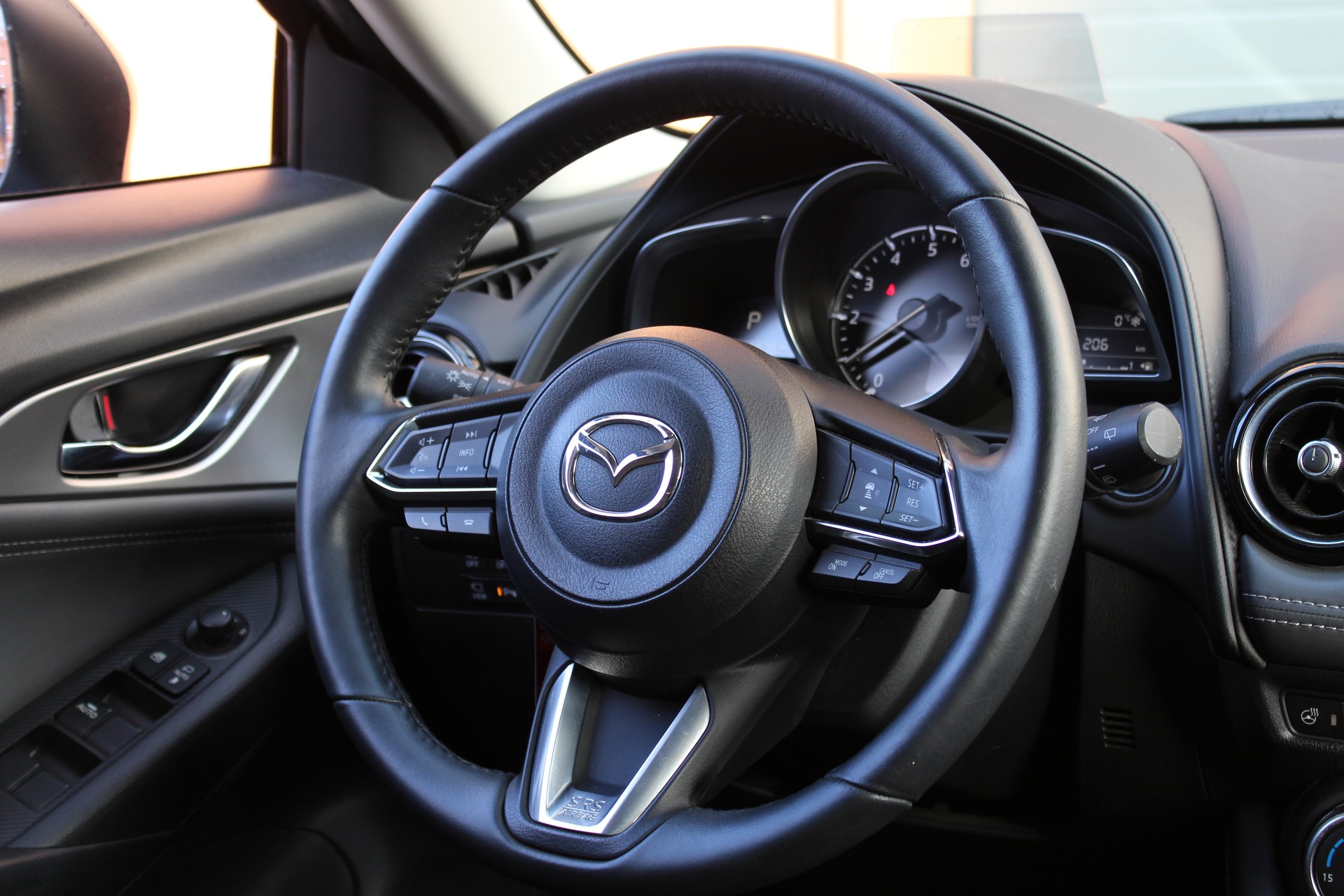 MAZDA CX-3 SKYACTIV-G 121 Revolution FWD Automat - "Tempomat Adaptatif * GPS * Caméra de Recuil * Sièges/Volant Chauffant"-image-8