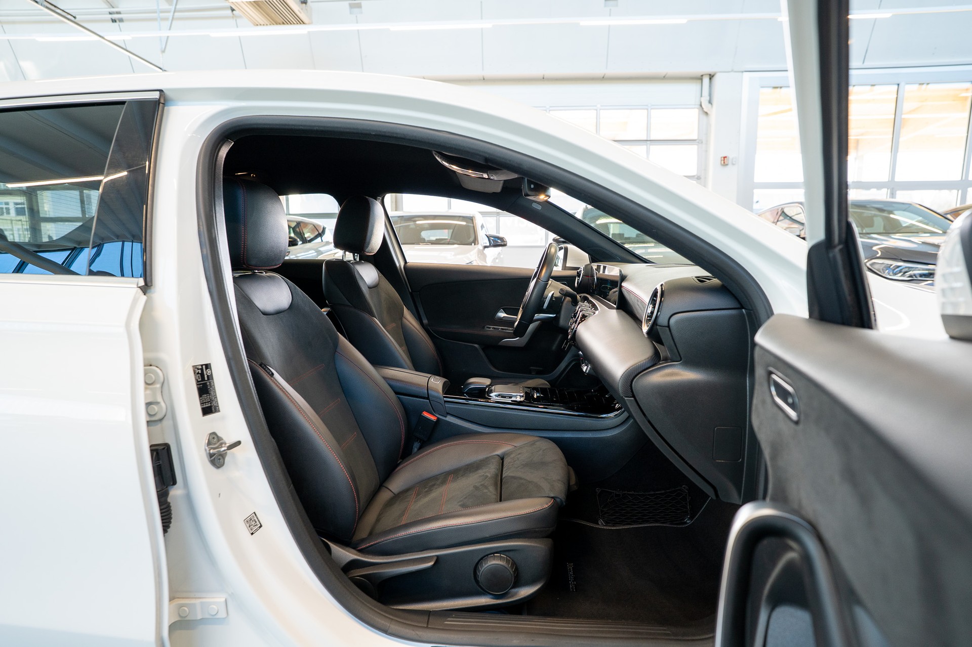 MERCEDES-BENZ A 180 AMG Line Limousine-image-12