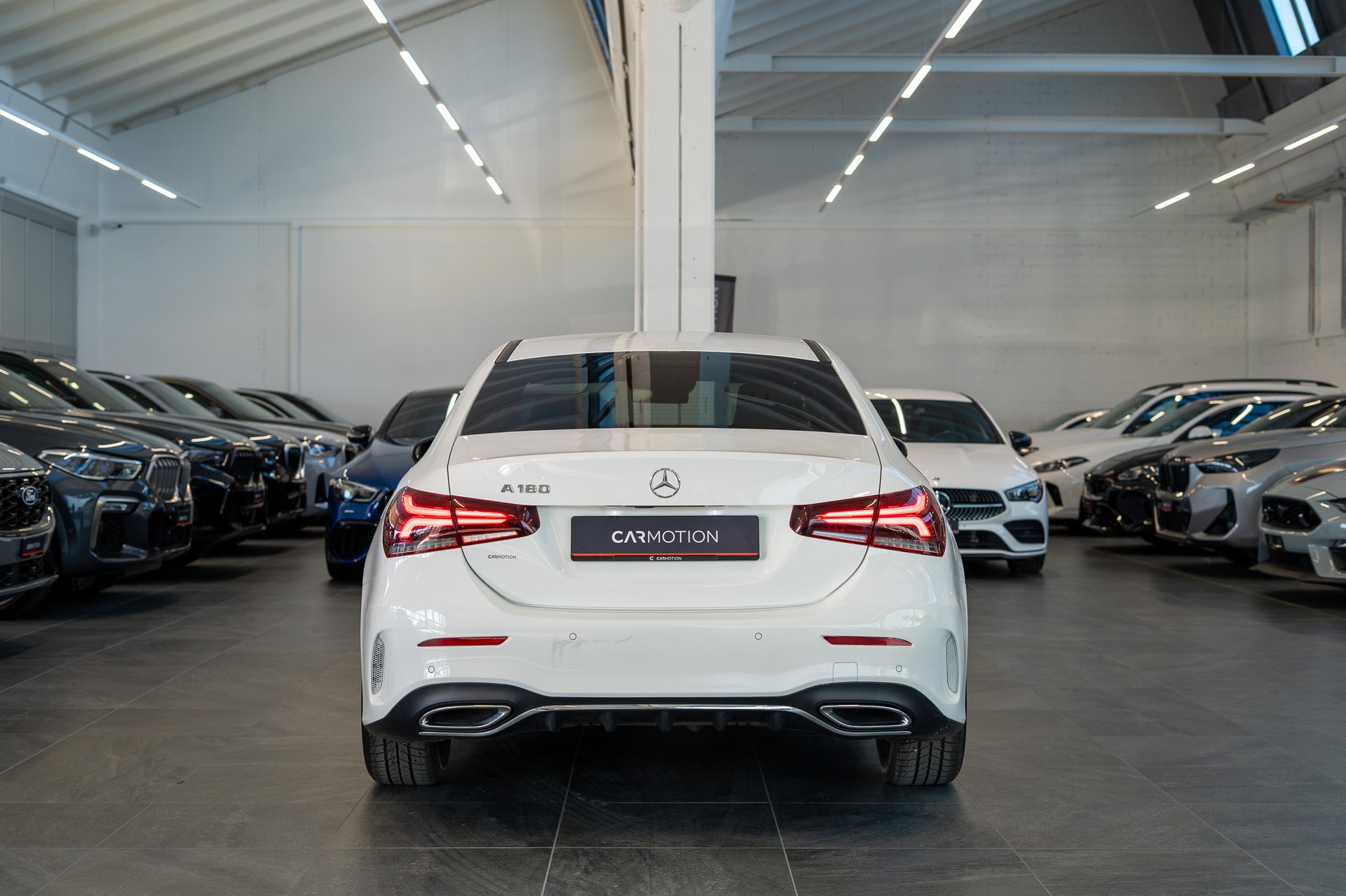 MERCEDES-BENZ A 180 AMG Line Limousine-image-4