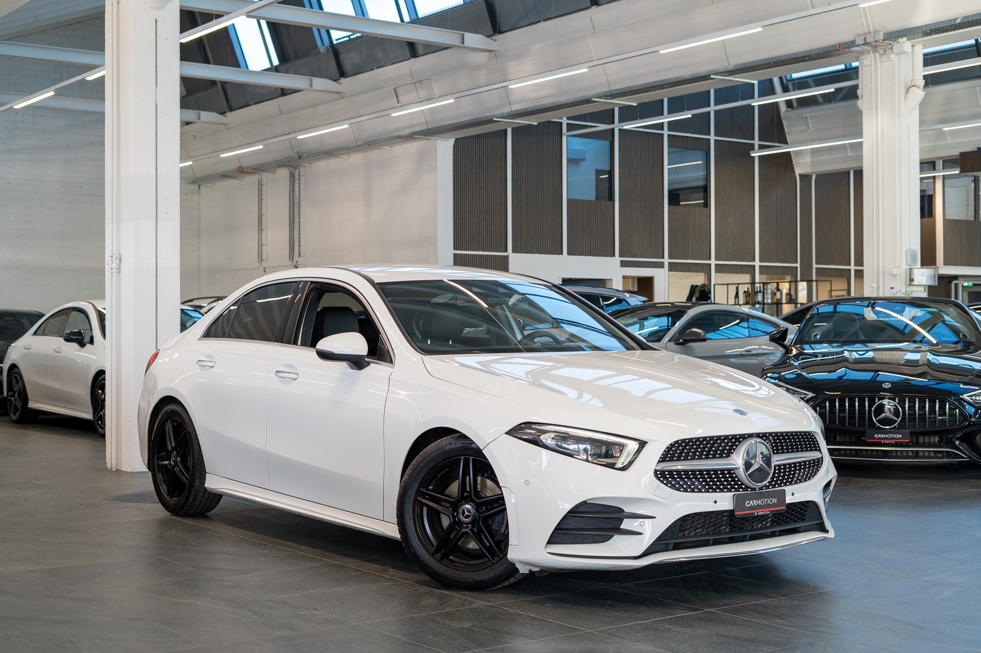 MERCEDES-BENZ A 180 AMG Line Limousine-image-2