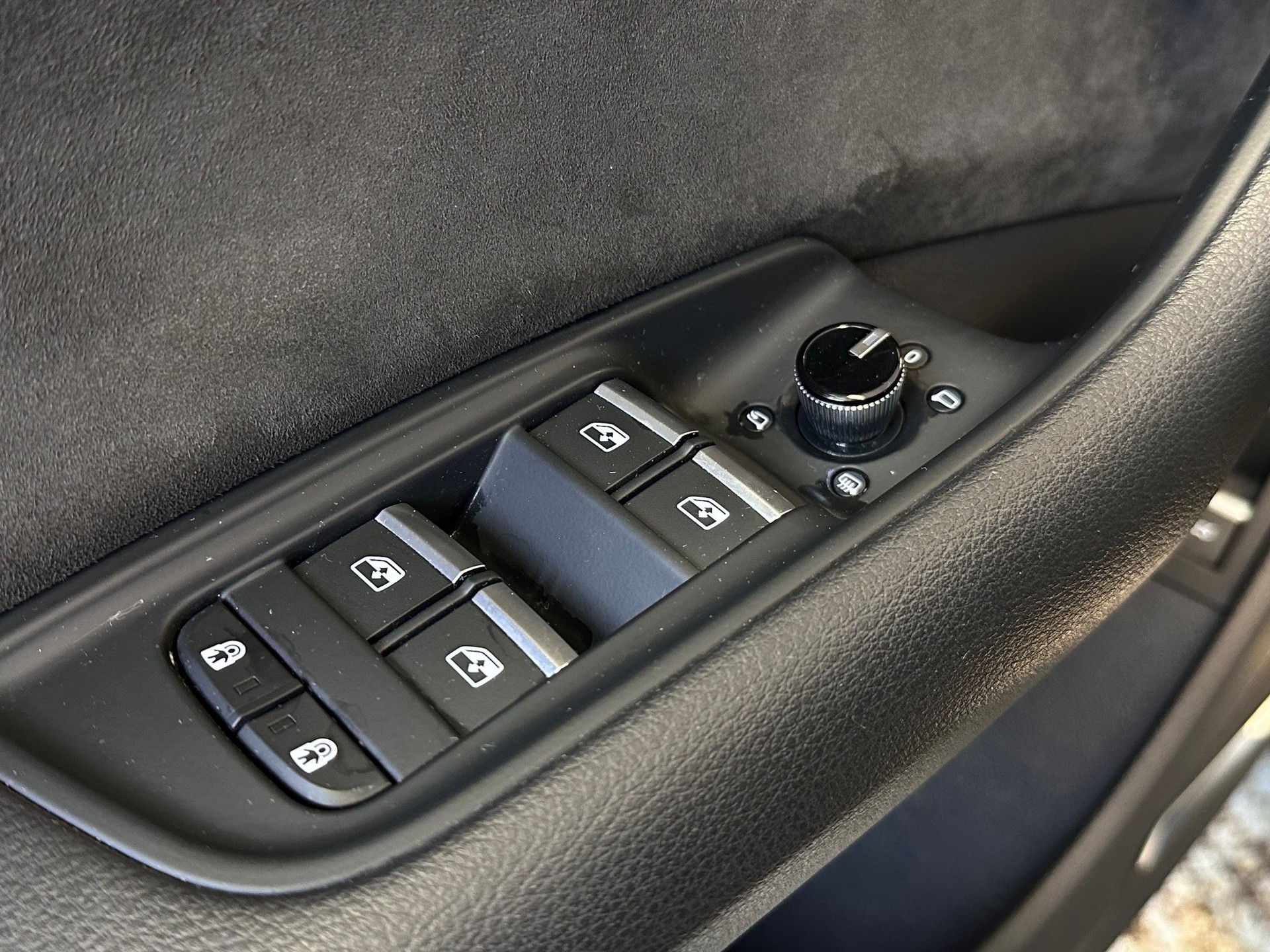 AUDI Q8 55 TFSI quattro tiptronic-image-12