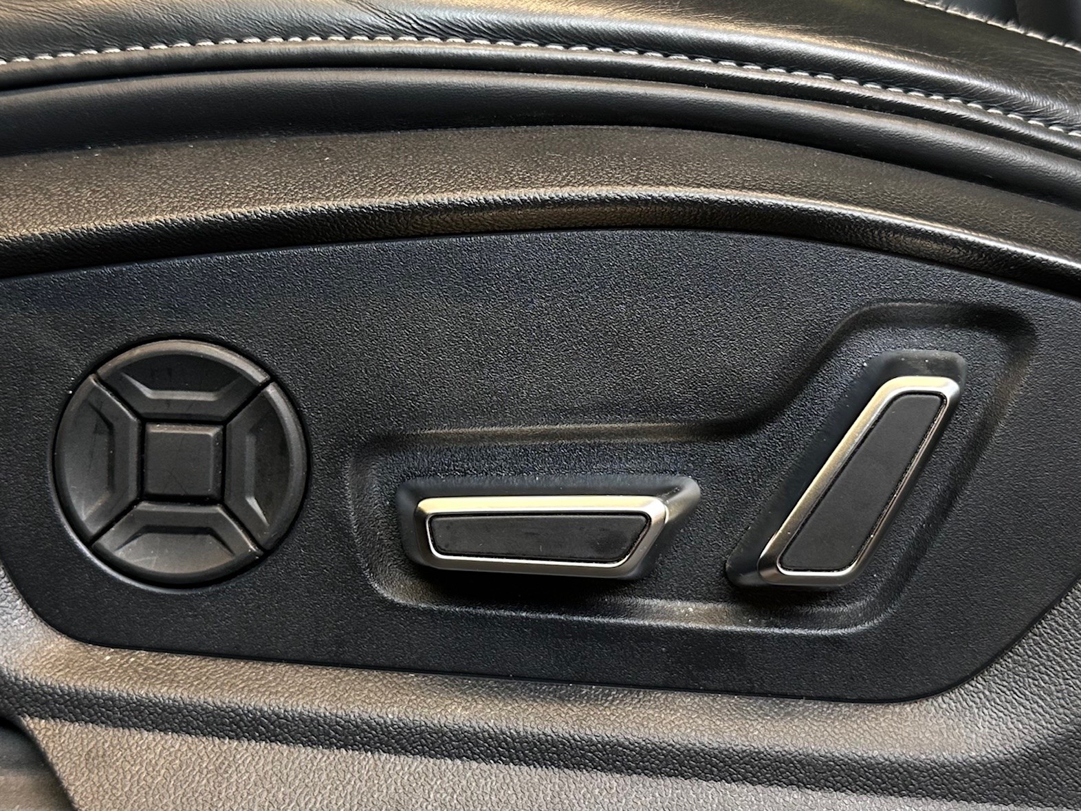 AUDI Q8 55 TFSI quattro tiptronic-image-13