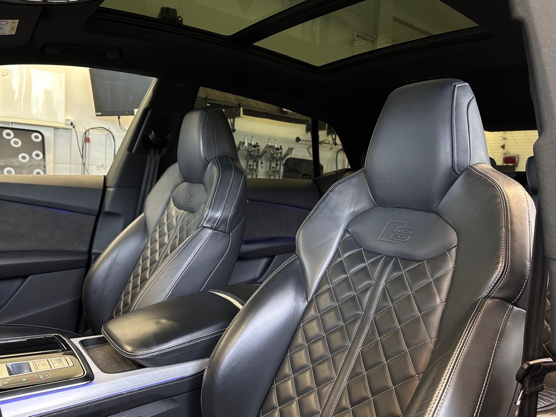 AUDI Q8 55 TFSI quattro tiptronic-image-9