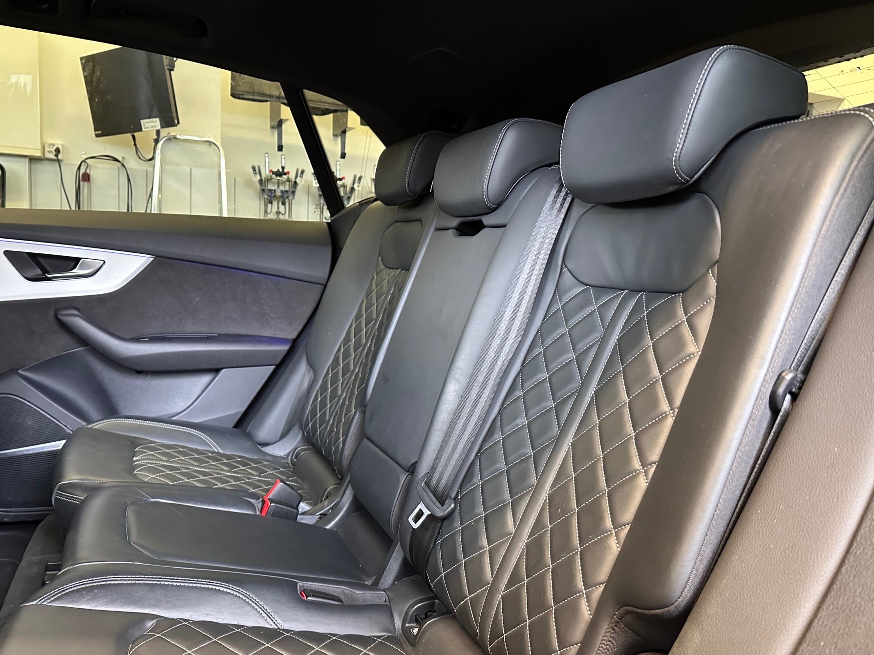 AUDI Q8 55 TFSI quattro tiptronic-image-10
