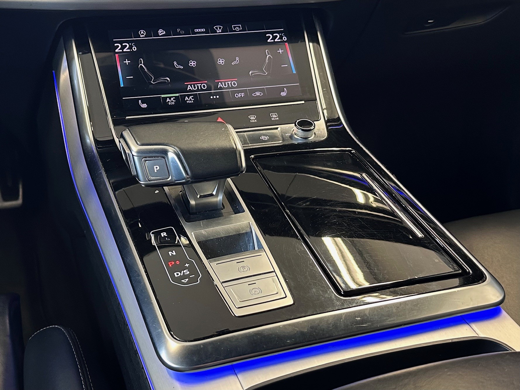 AUDI Q8 55 TFSI quattro tiptronic-image-7