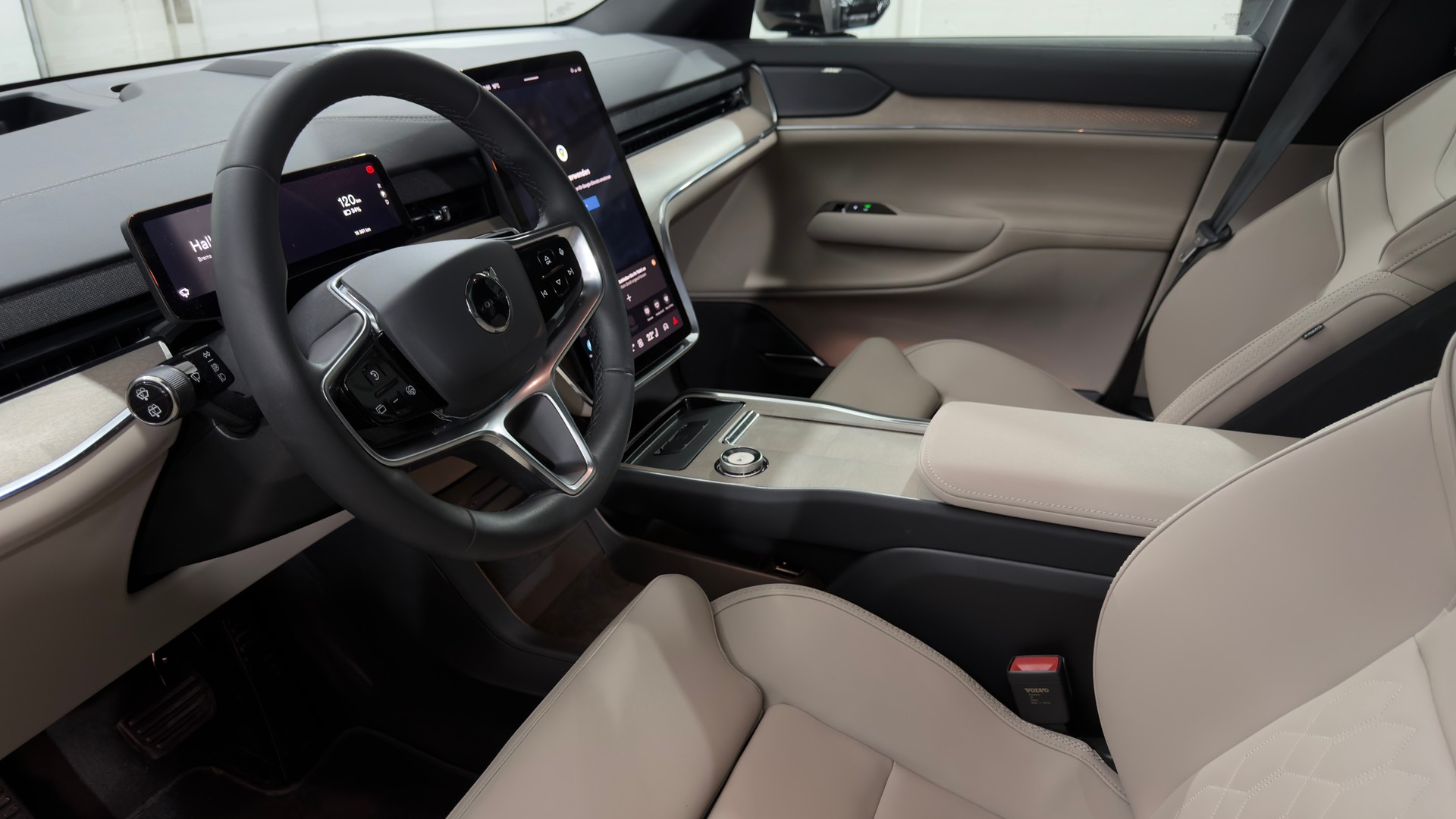 VOLVO EX90 Twin Plus AWD-showroom-element-3