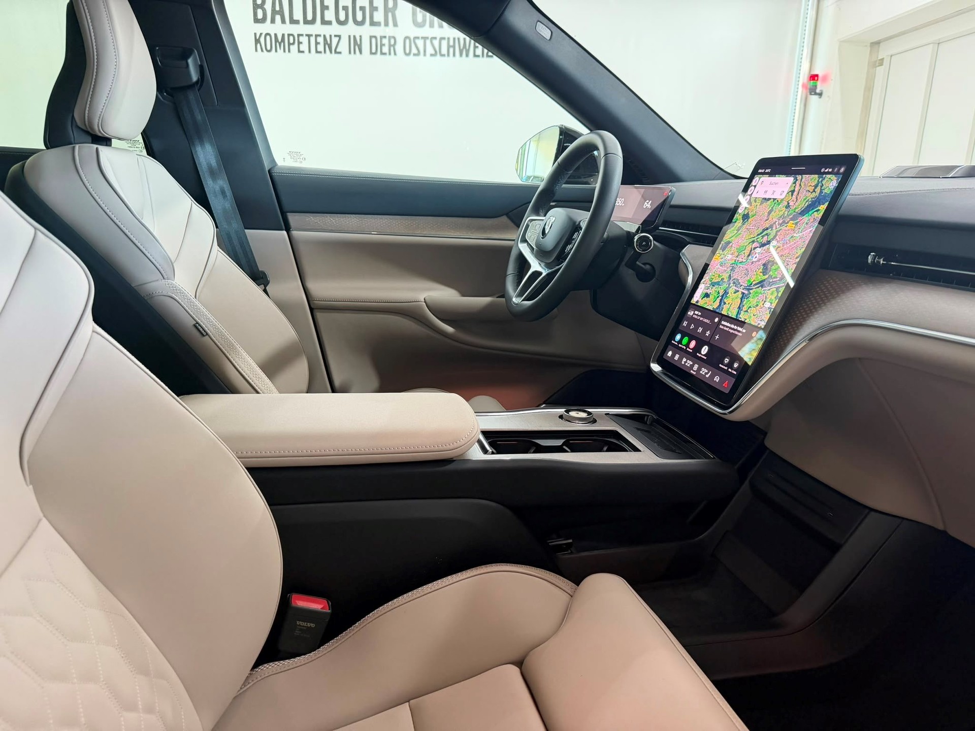 VOLVO EX90 Twin Plus AWD-image-4