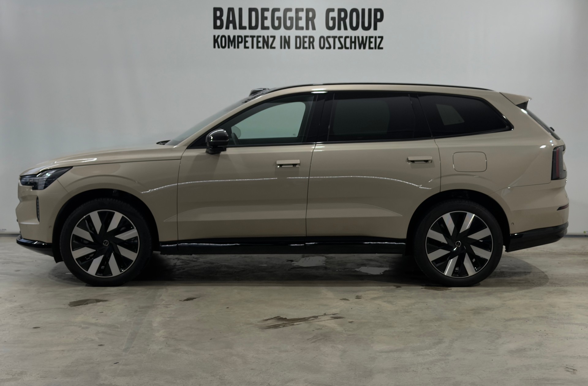 VOLVO EX90 Twin Plus AWD-showroom-element-1