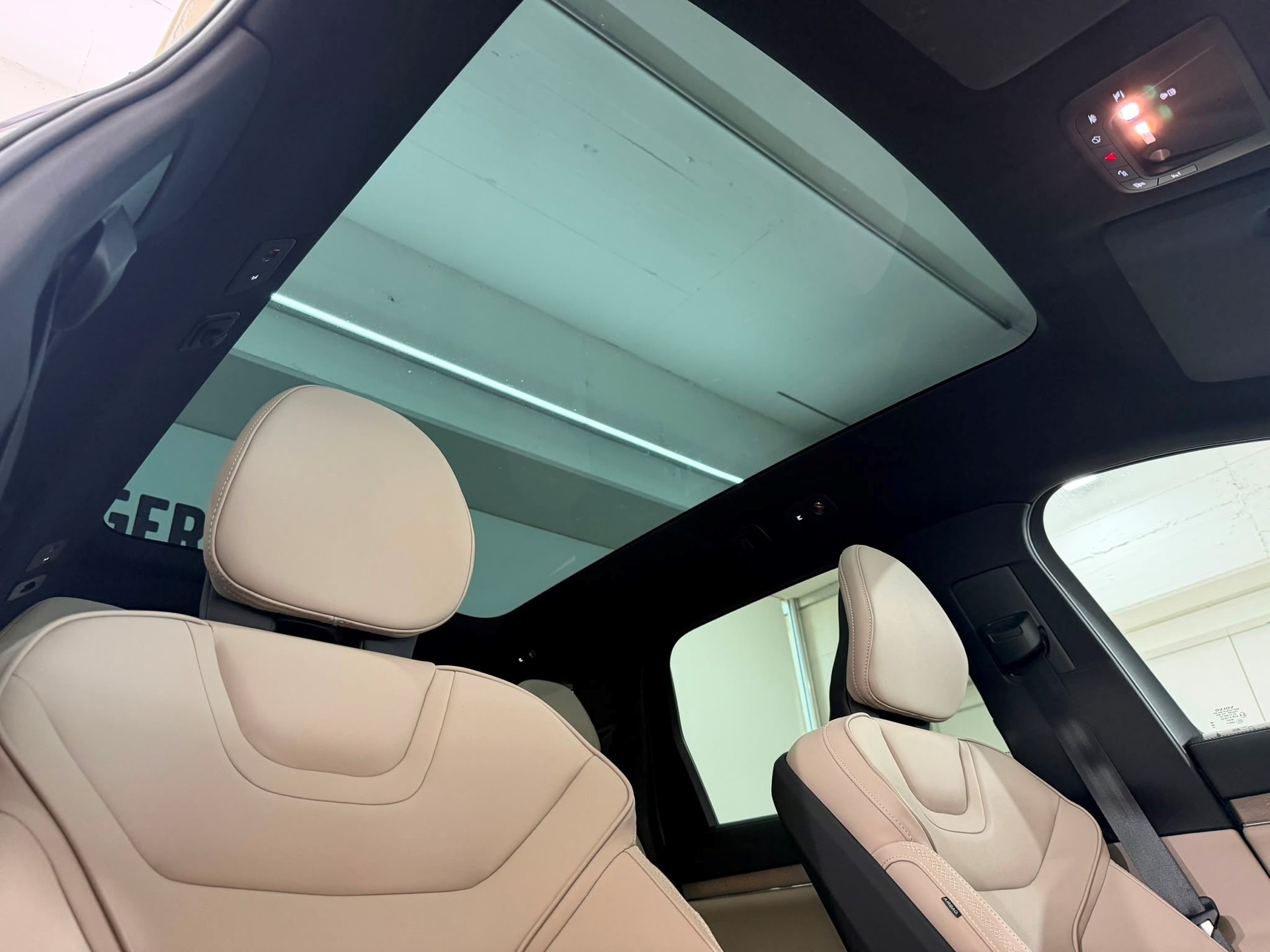 VOLVO EX90 Twin Plus AWD-image-9