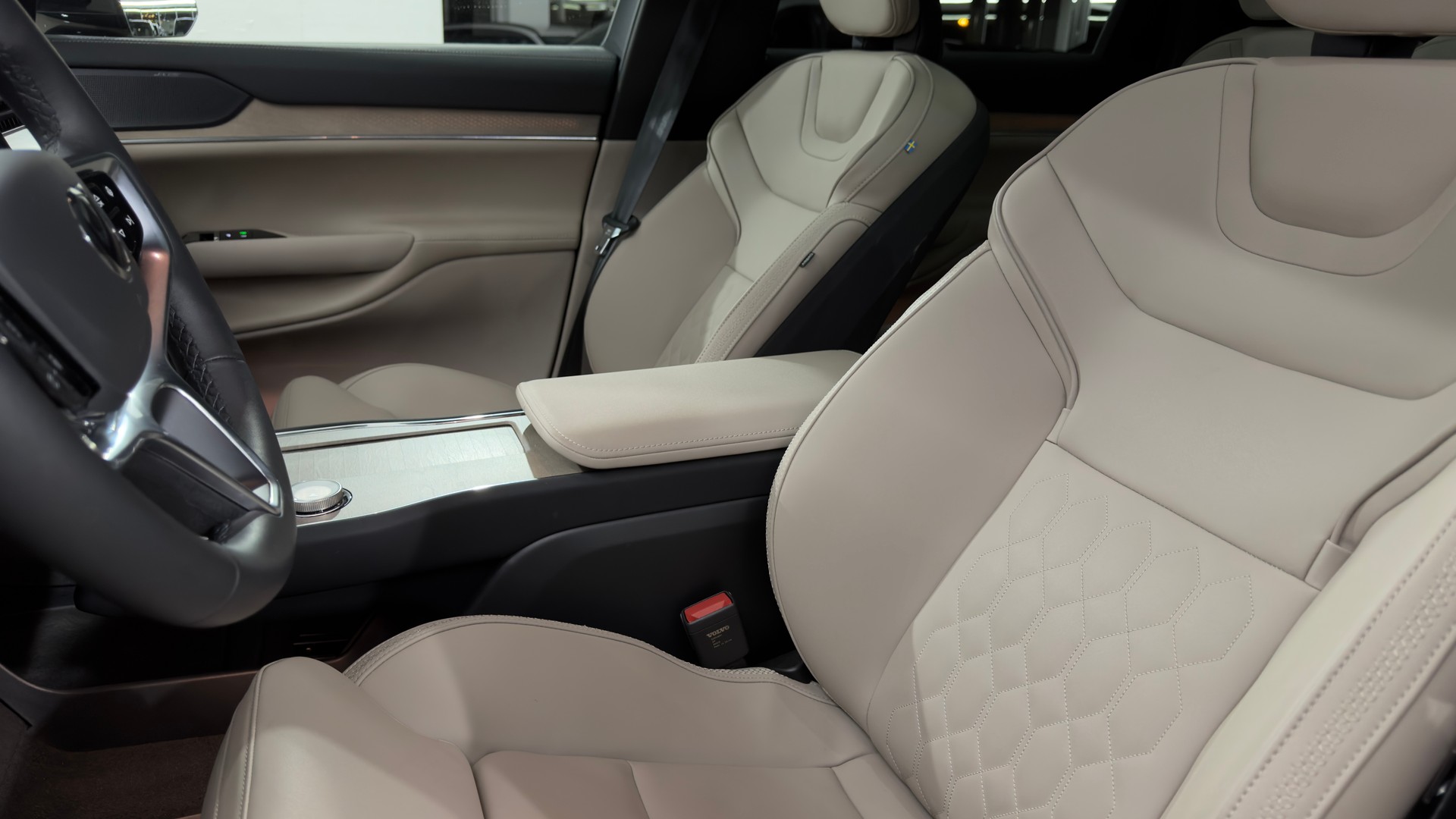 VOLVO EX90 Twin Plus AWD-image-11