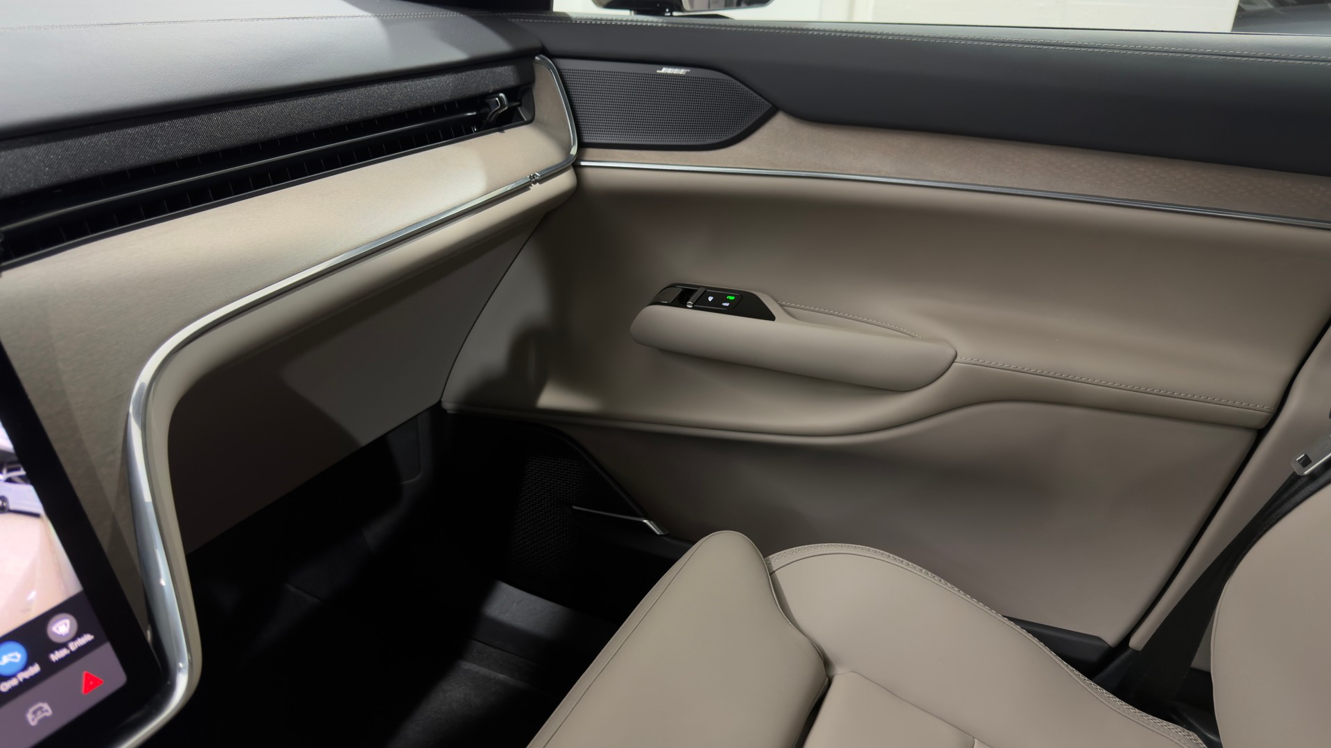 VOLVO EX90 Twin Plus AWD-image-10