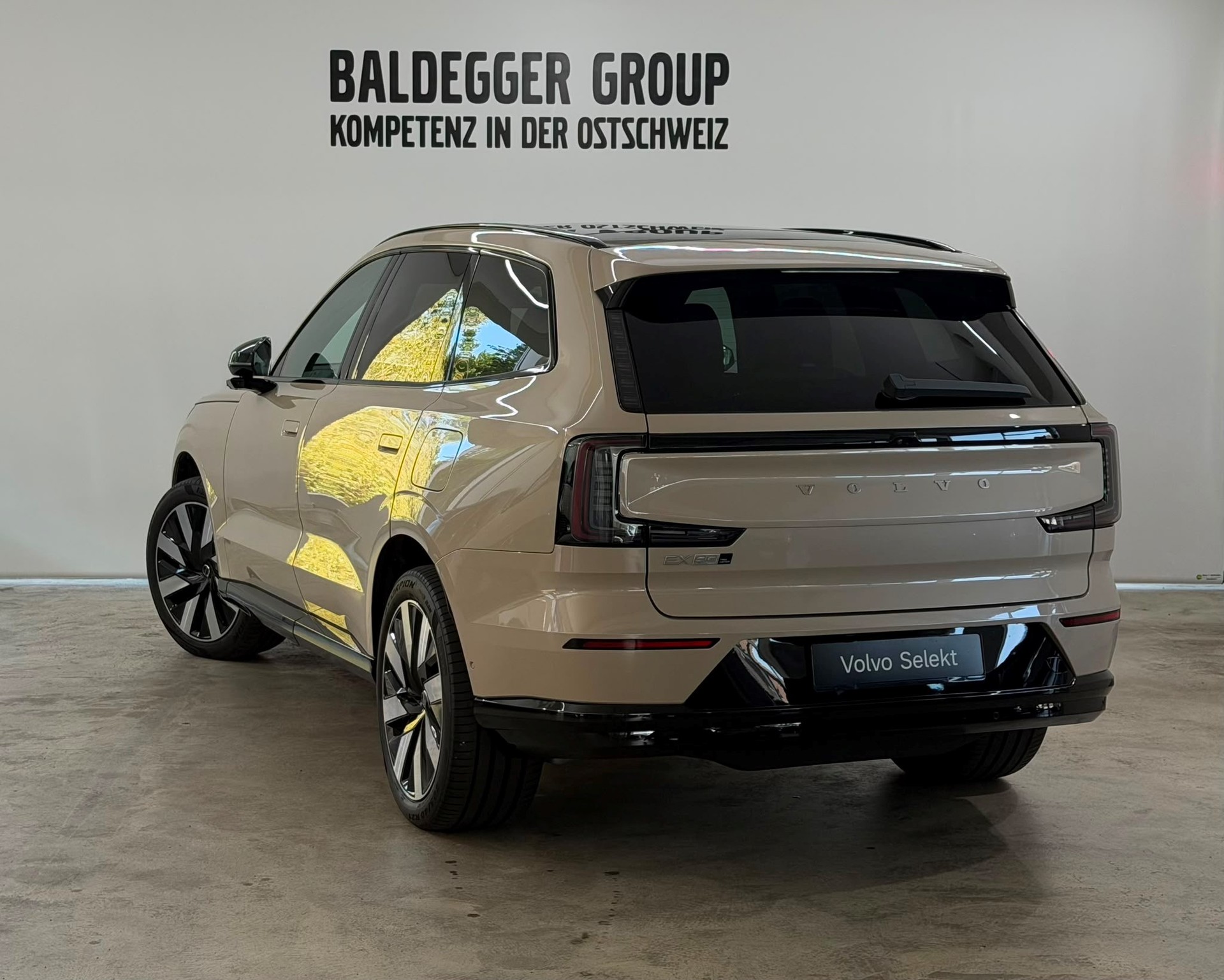 VOLVO EX90 Twin Plus AWD-image-2