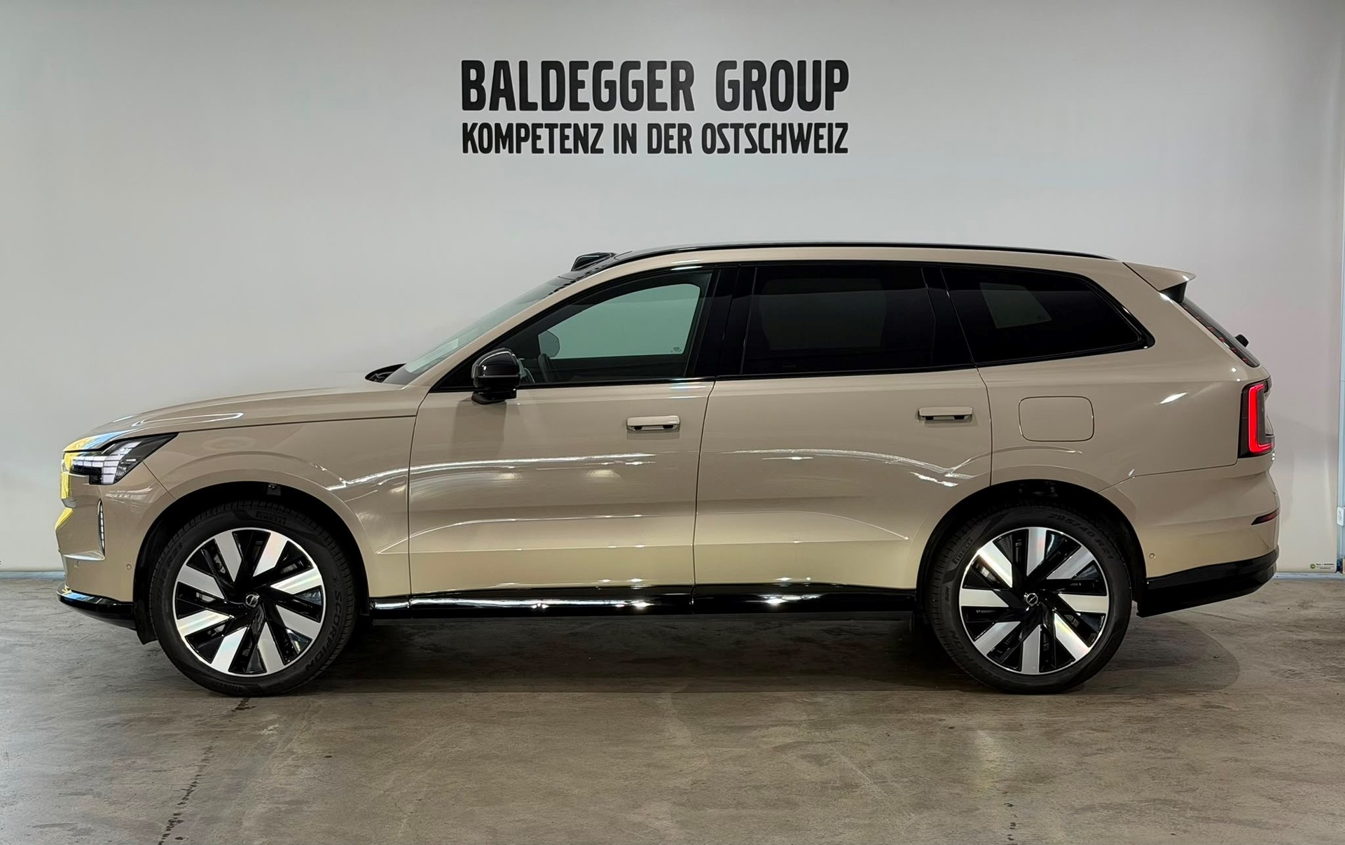 VOLVO EX90 Twin Plus AWD-image-2