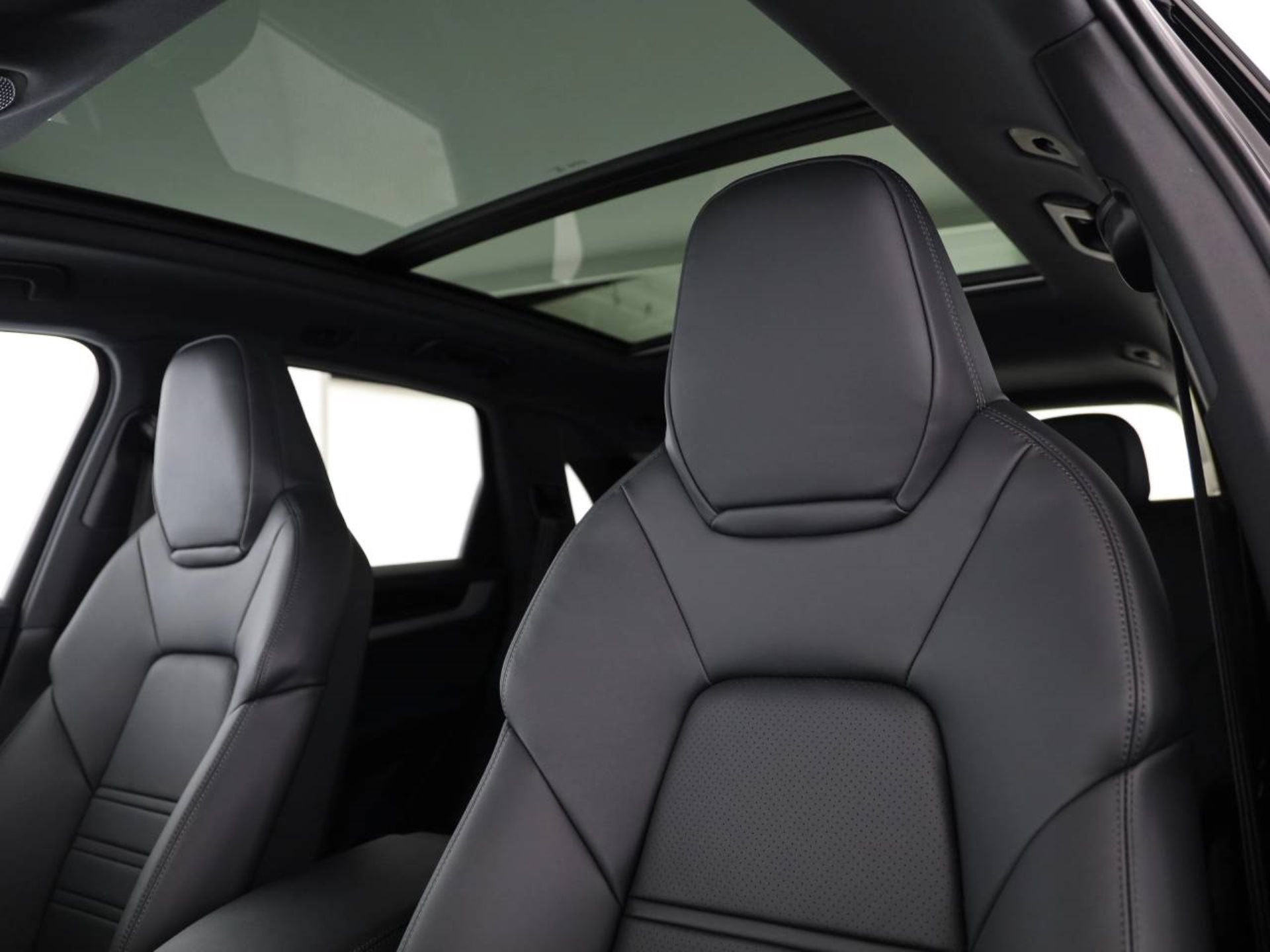PORSCHE Cayenne-image-4
