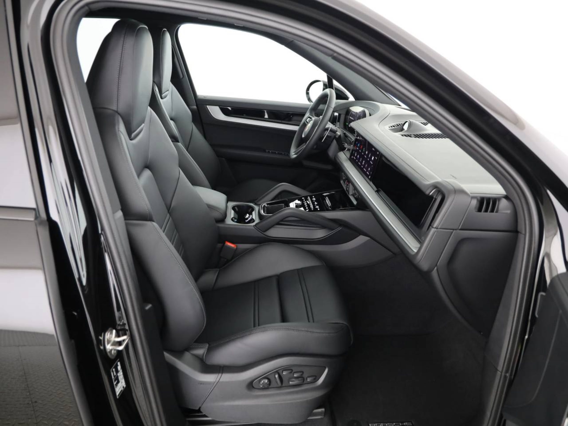 PORSCHE Cayenne-image-13