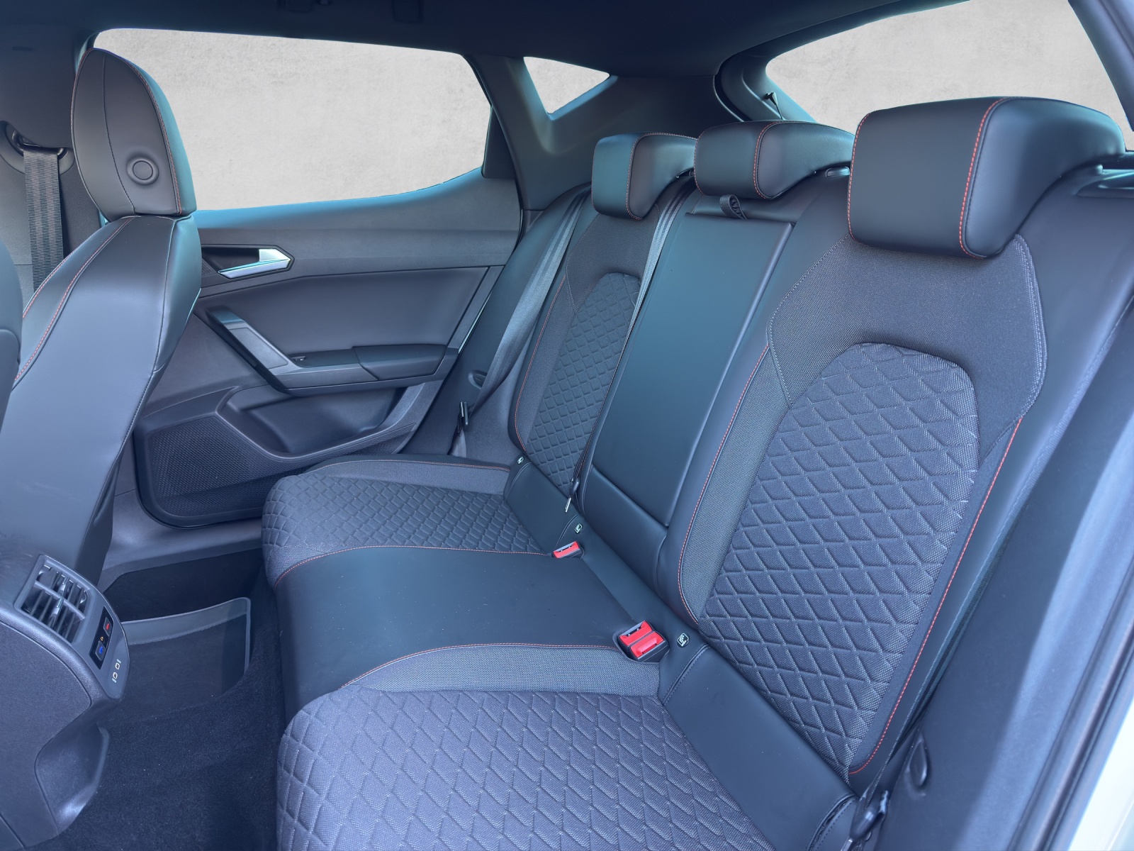 SEAT Leon 1.4 eHybrid pHEV DSG FR-image-6