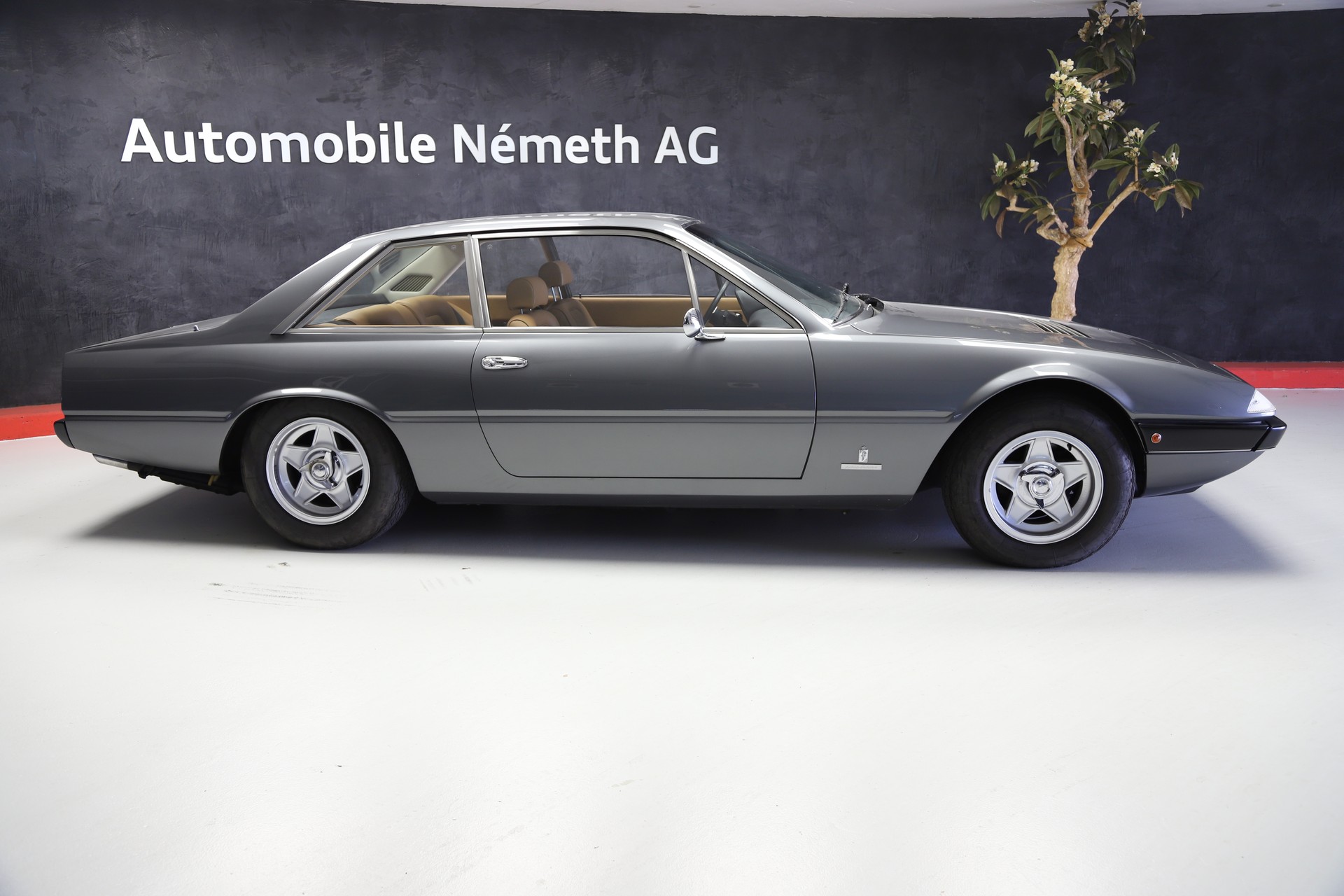 FERRARI 365 GT4 2+2-image-1