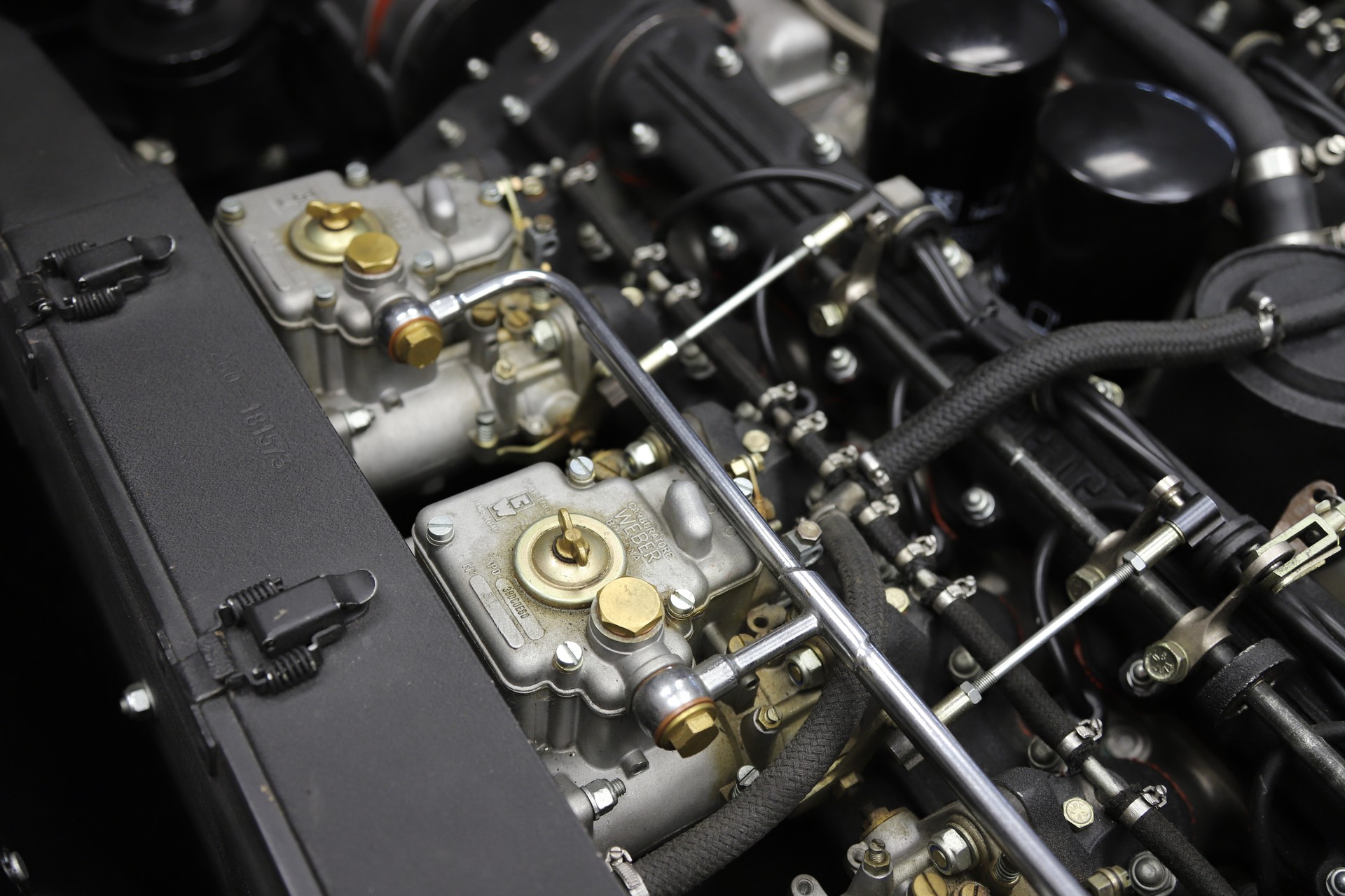FERRARI 365 GT4 2+2-image-9