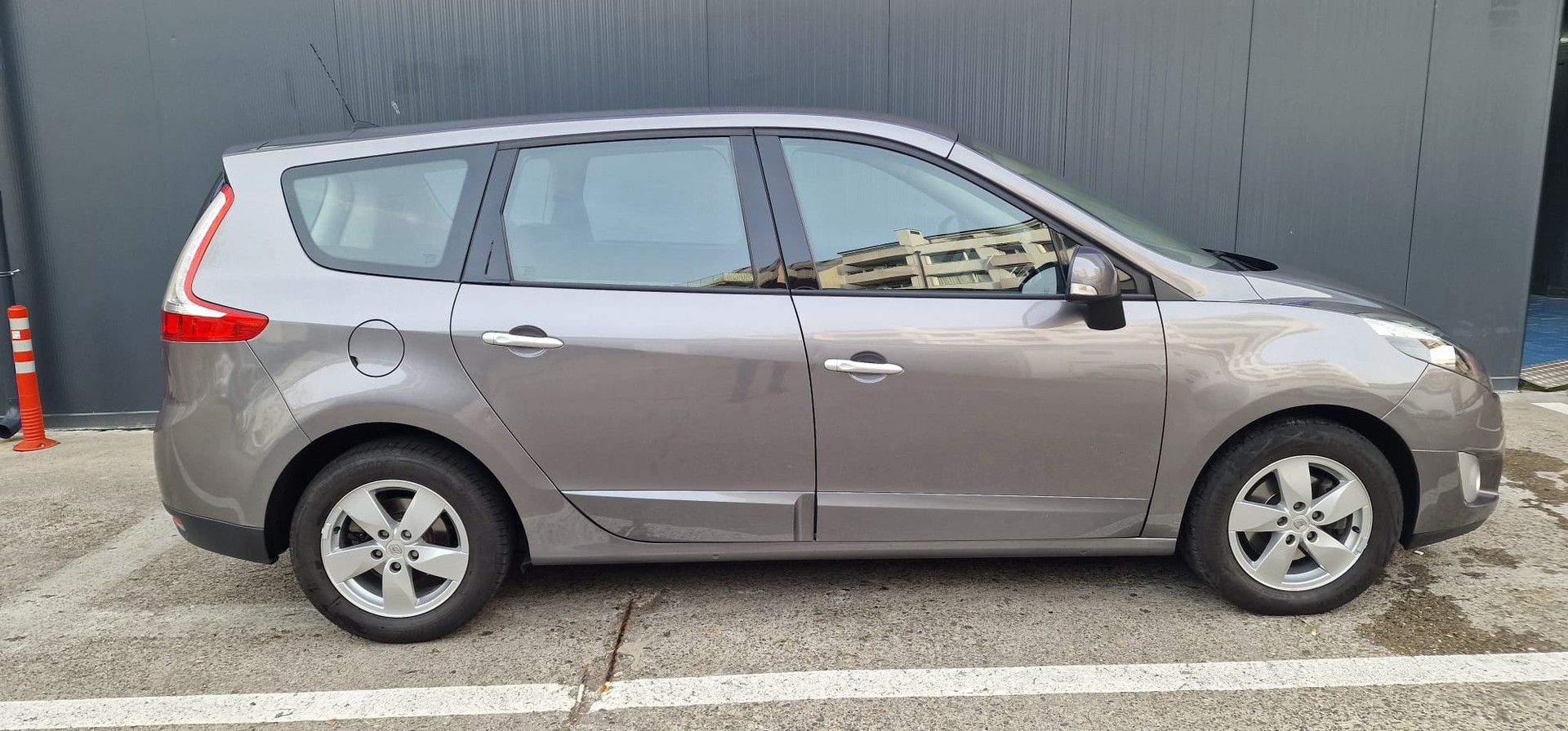 RENAULT Grand Scénic 2.0 16V Privilège X-Tronic CVT-image-10