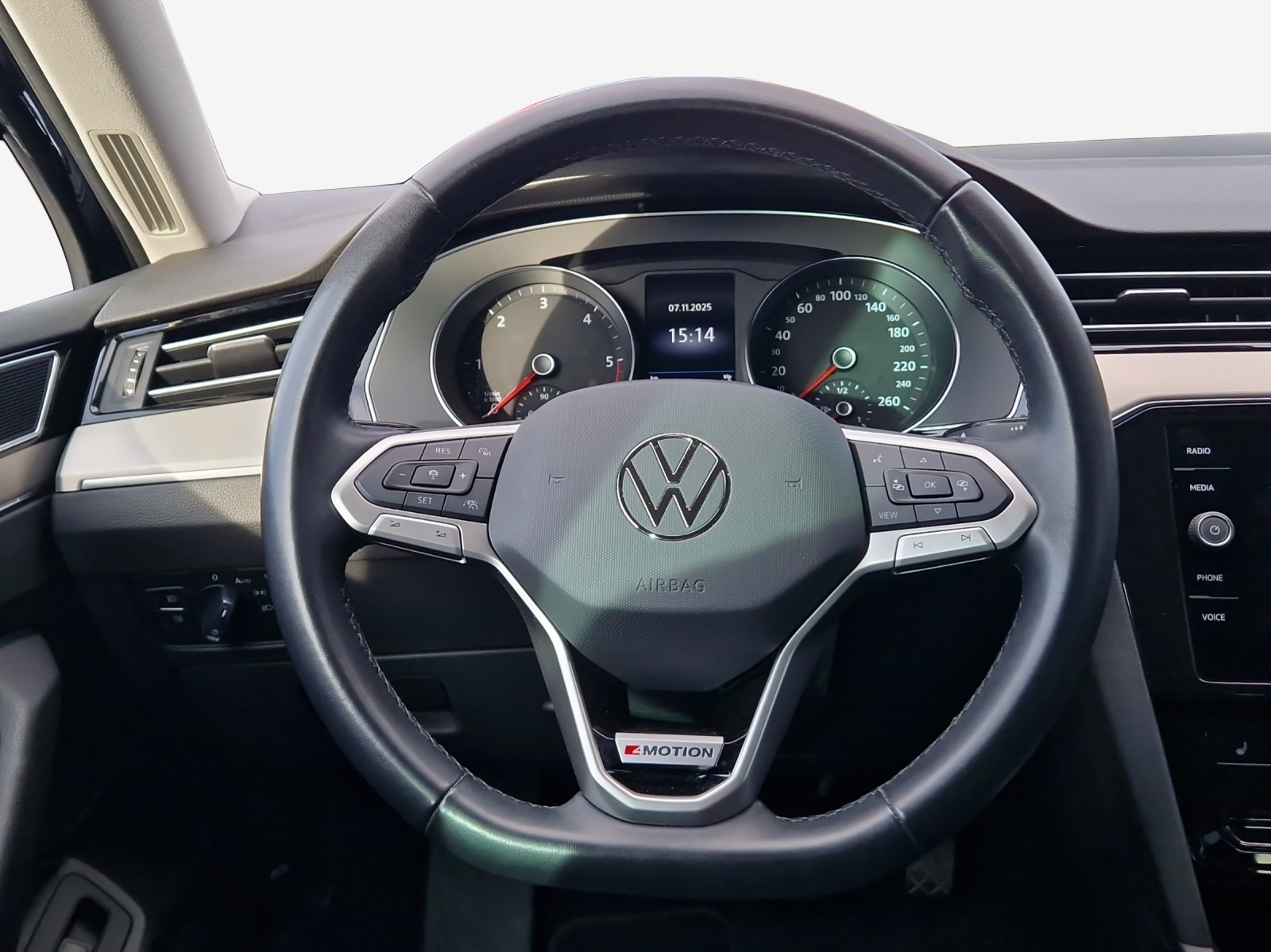 VW Passat 2.0 TDI BMT Elegance 4Motion DSG-image-9