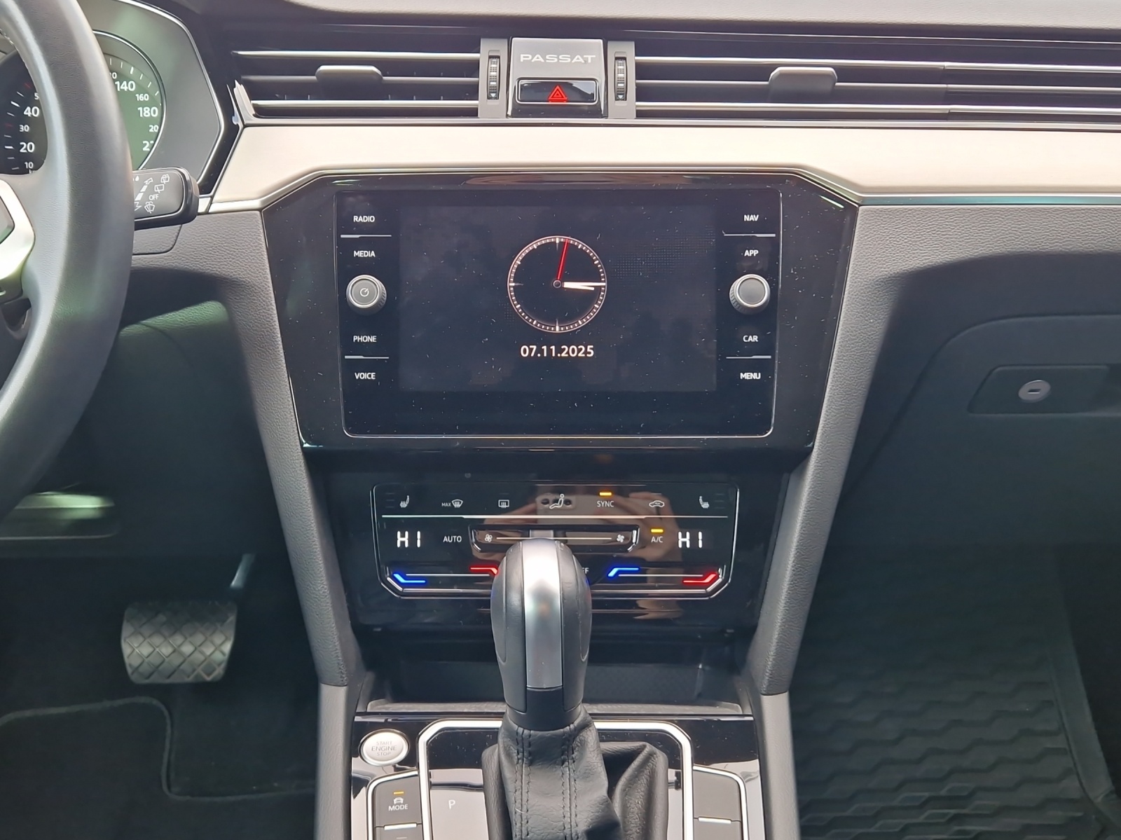 VW Passat 2.0 TDI BMT Elegance 4Motion DSG-image-10