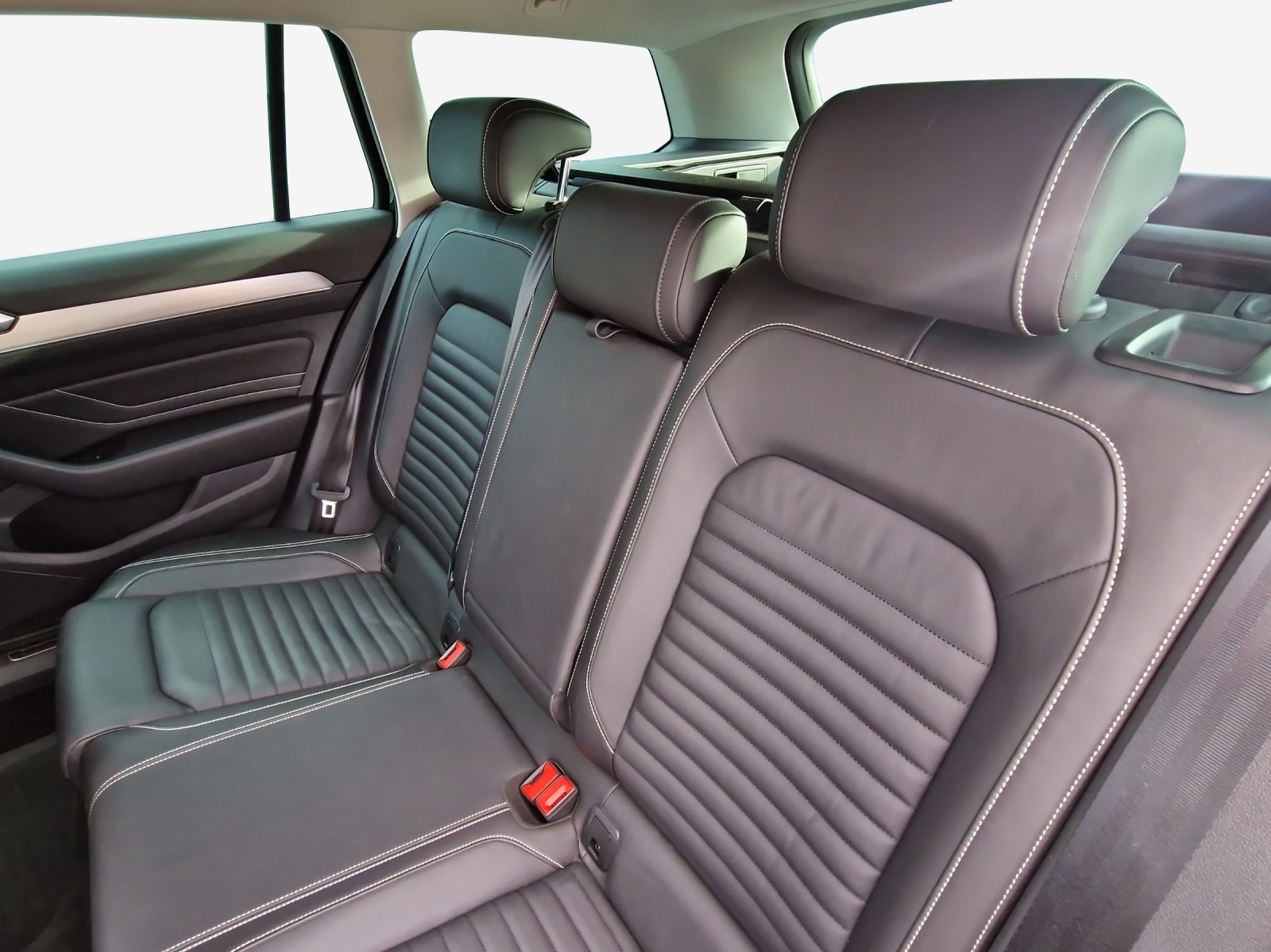 VW Passat 2.0 TDI BMT Elegance 4Motion DSG-image-11
