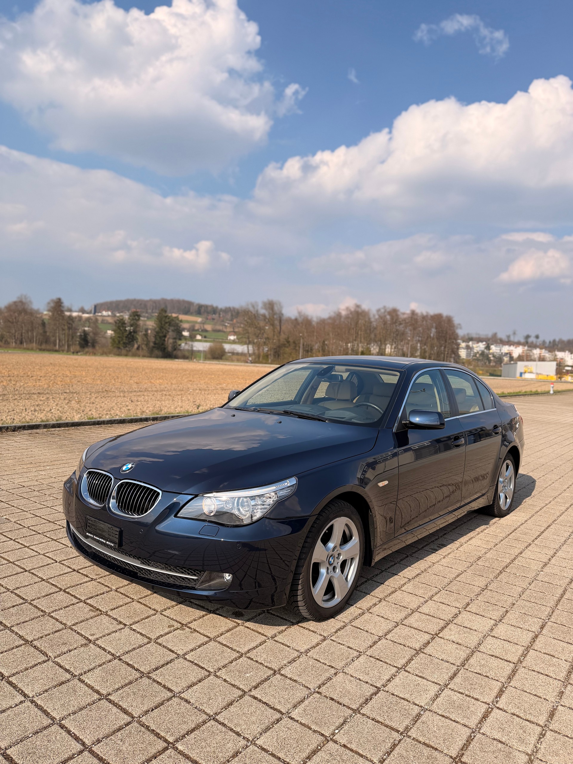 BMW 530xi Steptronic-showroom-element-1