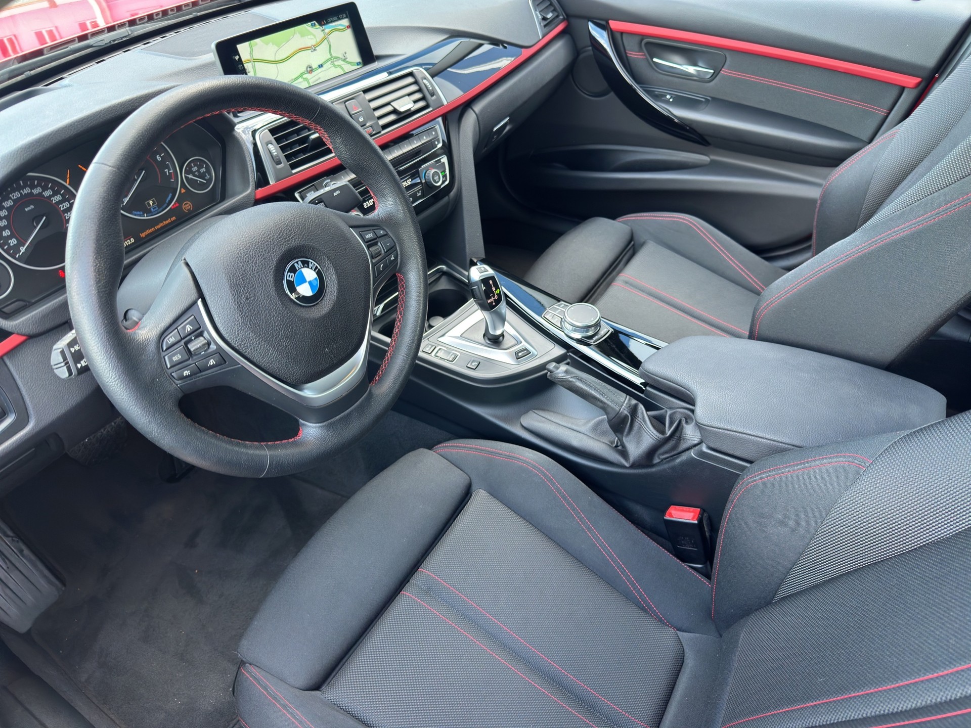 BMW 330e iPerformance Sport Line Steptronic-image-8