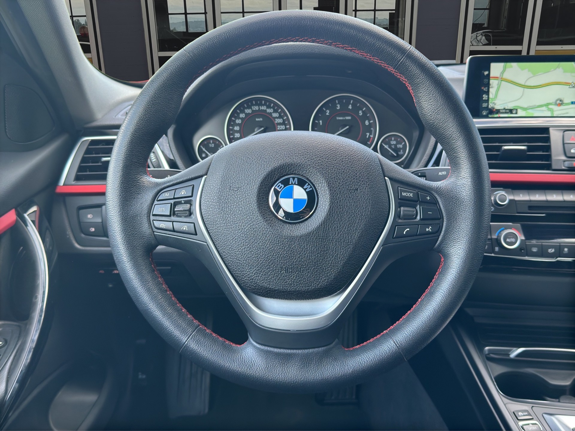 BMW 330e iPerformance Sport Line Steptronic-image-11