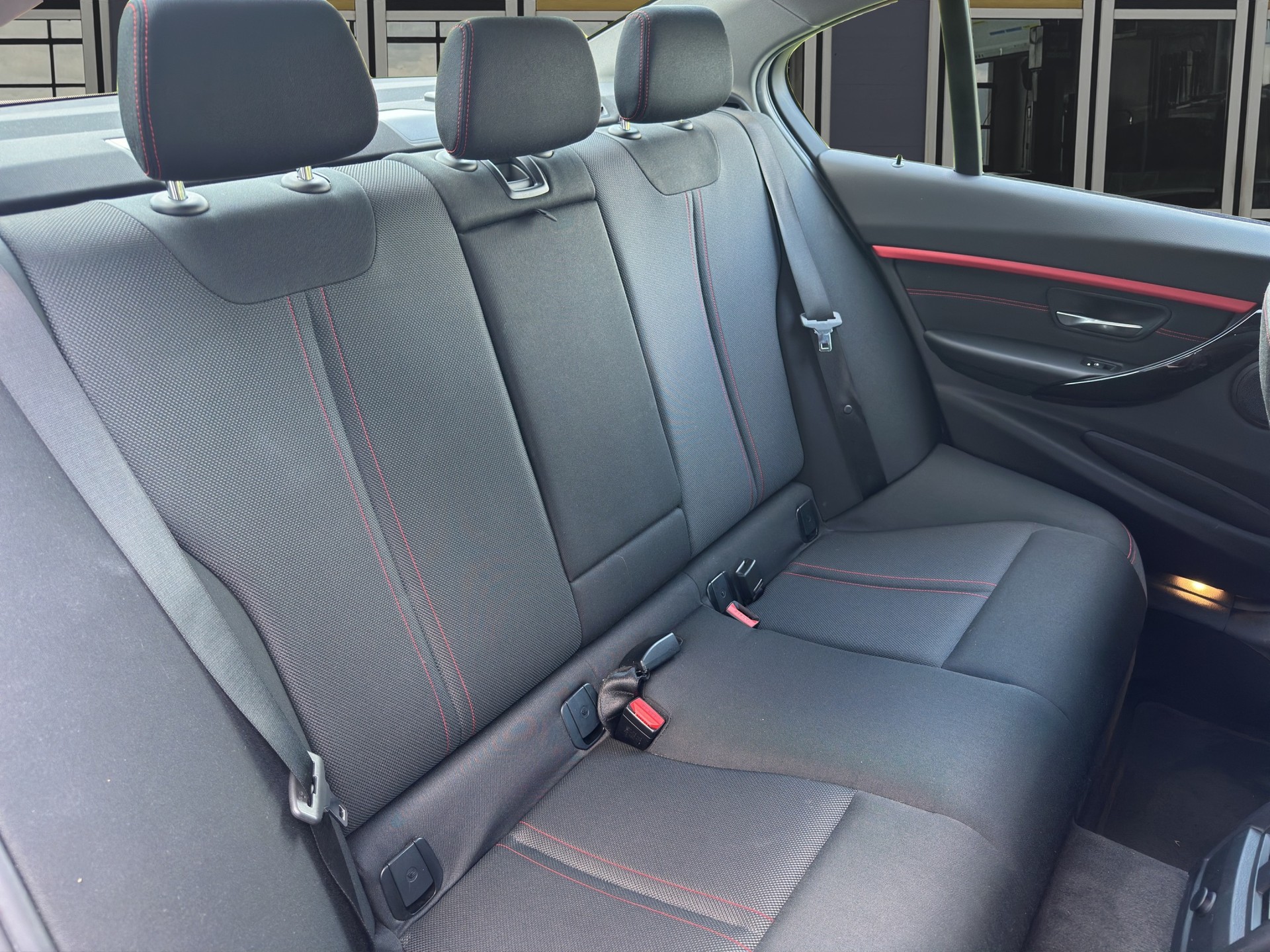 BMW 330e iPerformance Sport Line Steptronic-image-12