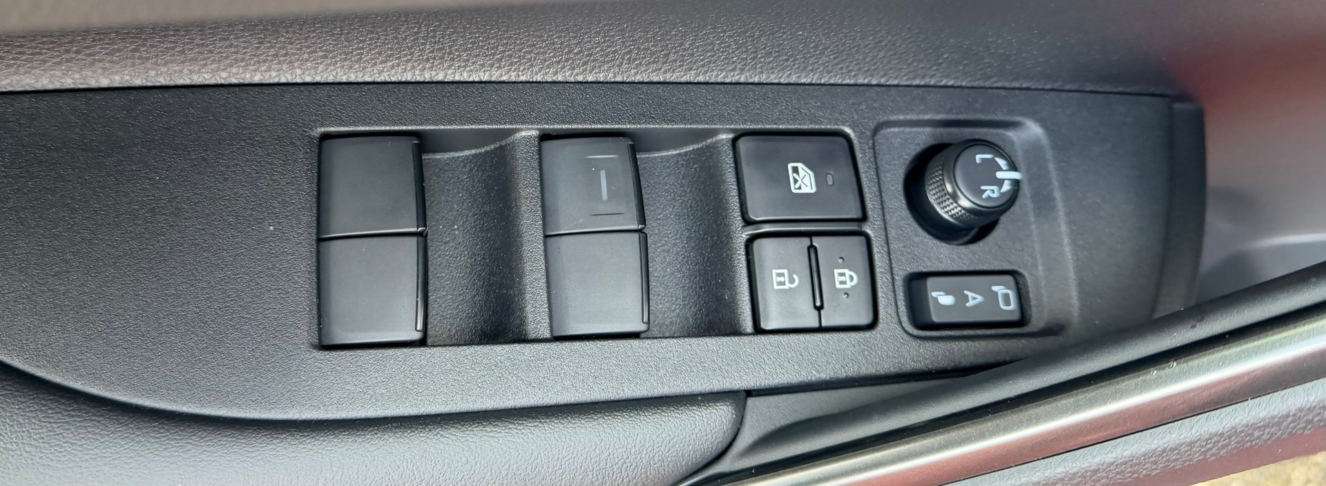 TOYOTA Corolla Cross 2.0 4WD Trend e-CVT-image-19