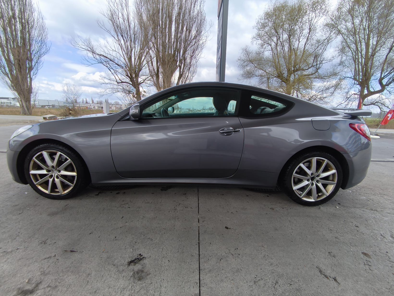 HYUNDAI Genesis 3.8 V6 Automatic-image-5