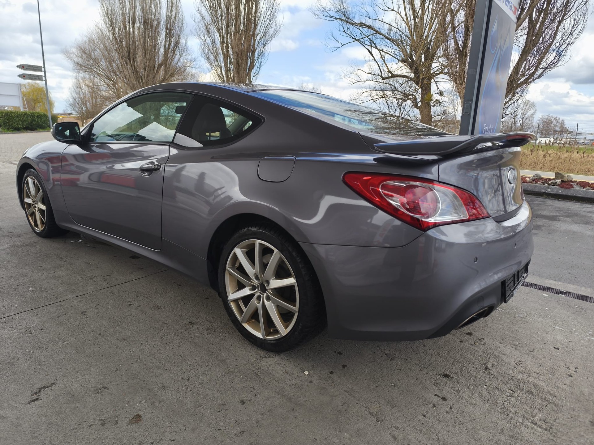 HYUNDAI Genesis 3.8 V6 Automatic-image-3