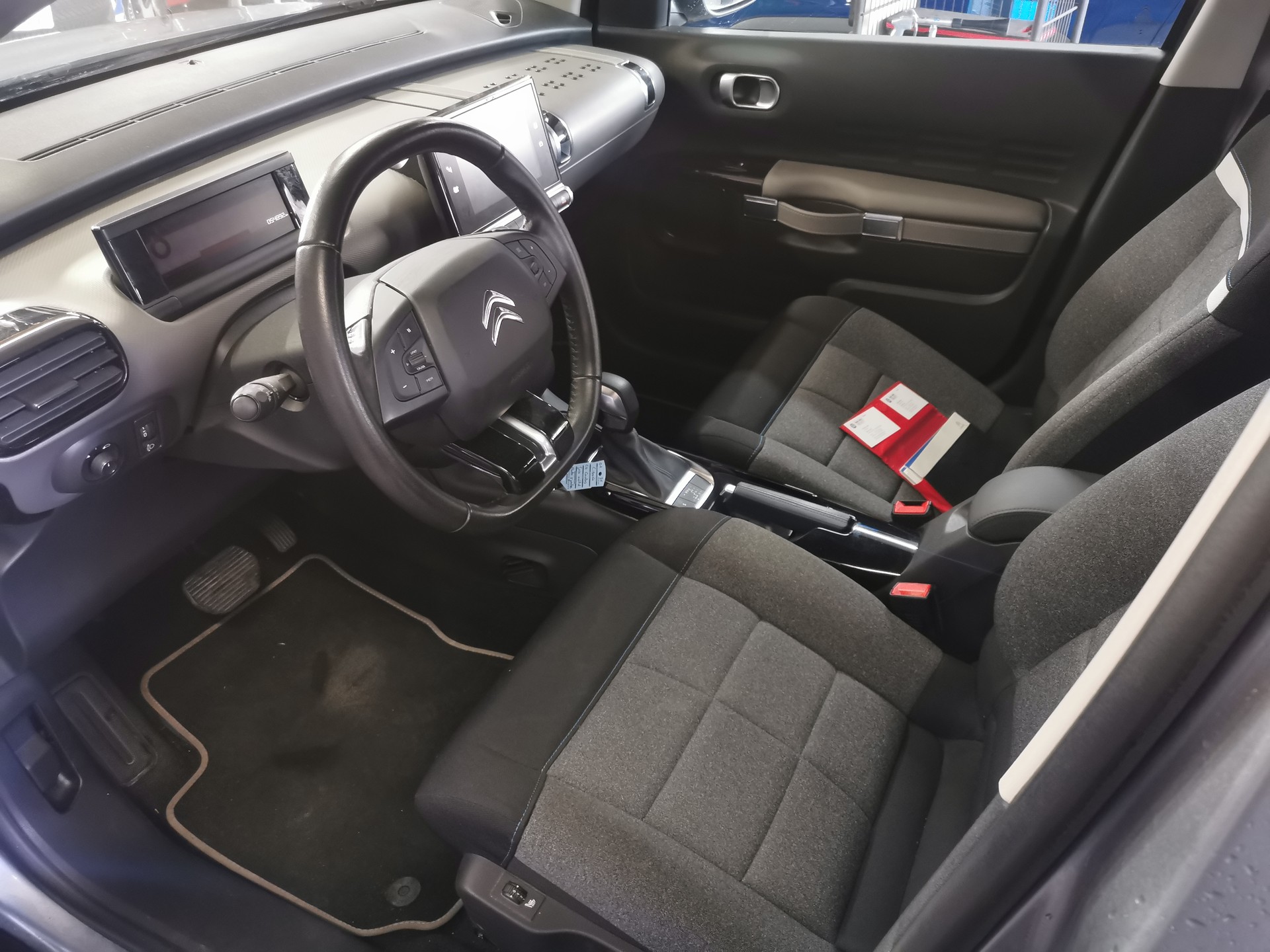 CITROEN C4 Cactus 1.5 Blue HDi Shine EAT6-image-8