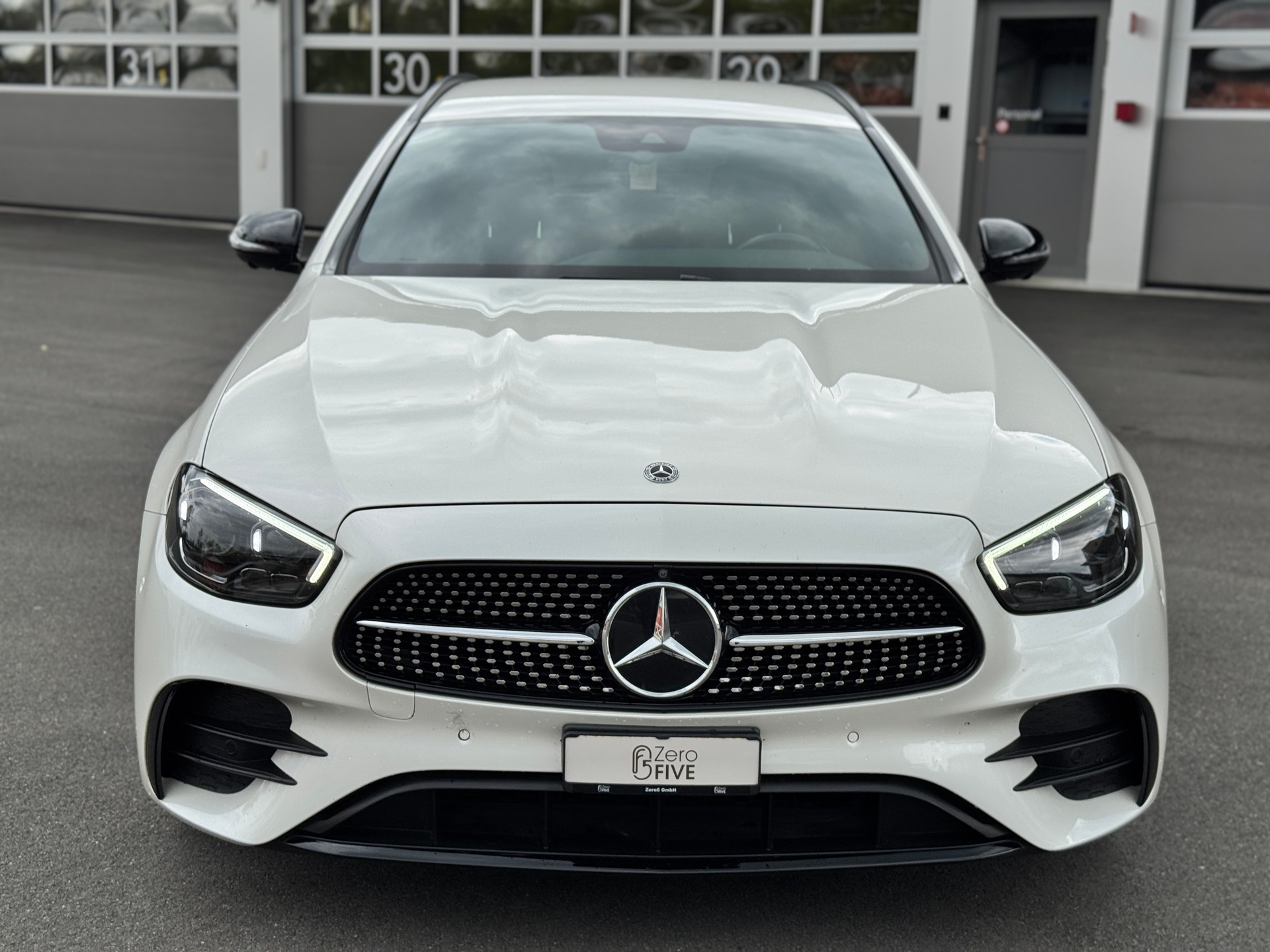 MERCEDES-BENZ E 220 d T 4Matic AMG Line 9G-Tronic-image-1