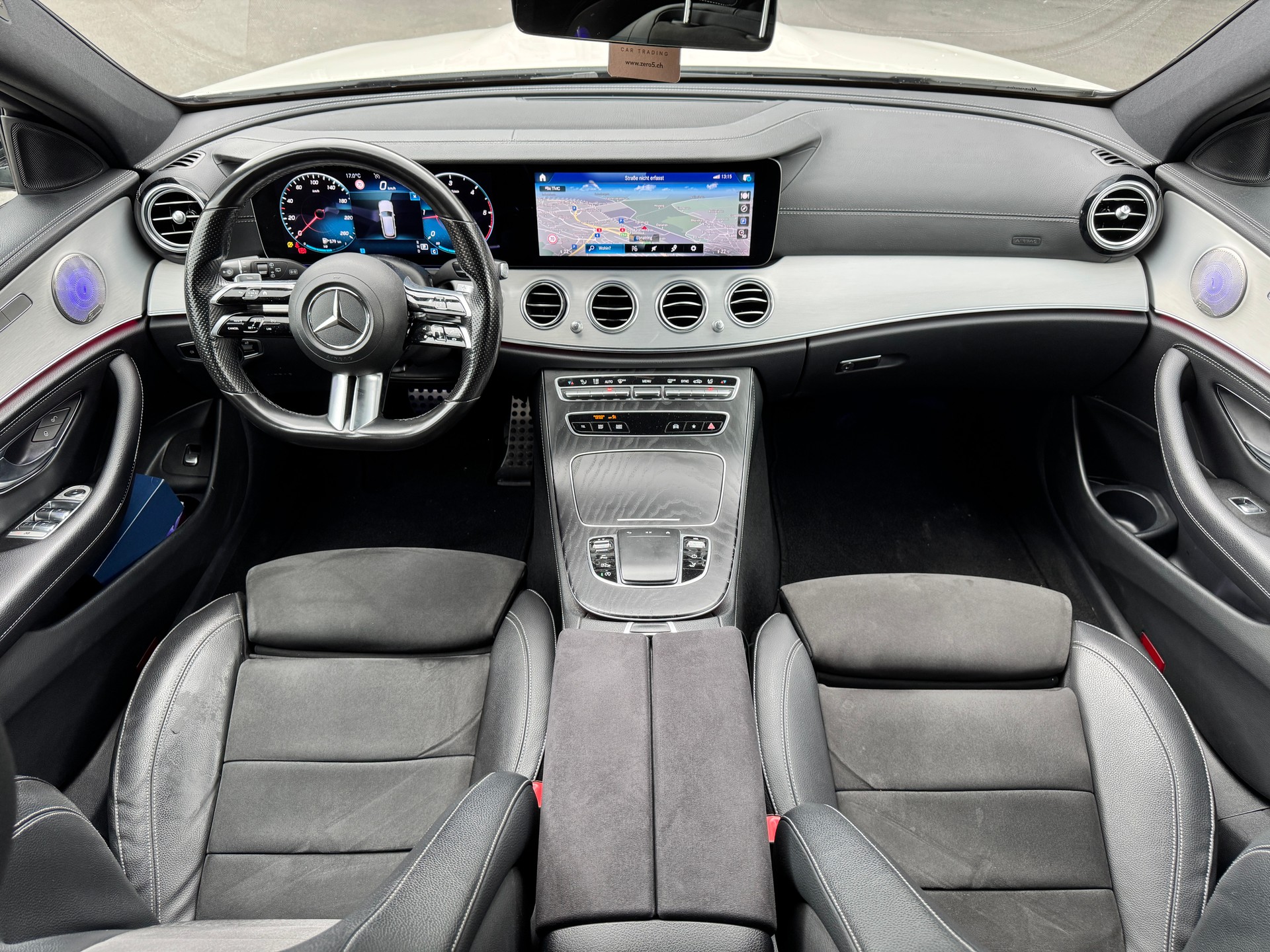 MERCEDES-BENZ E 220 d T 4Matic AMG Line 9G-Tronic-image-5