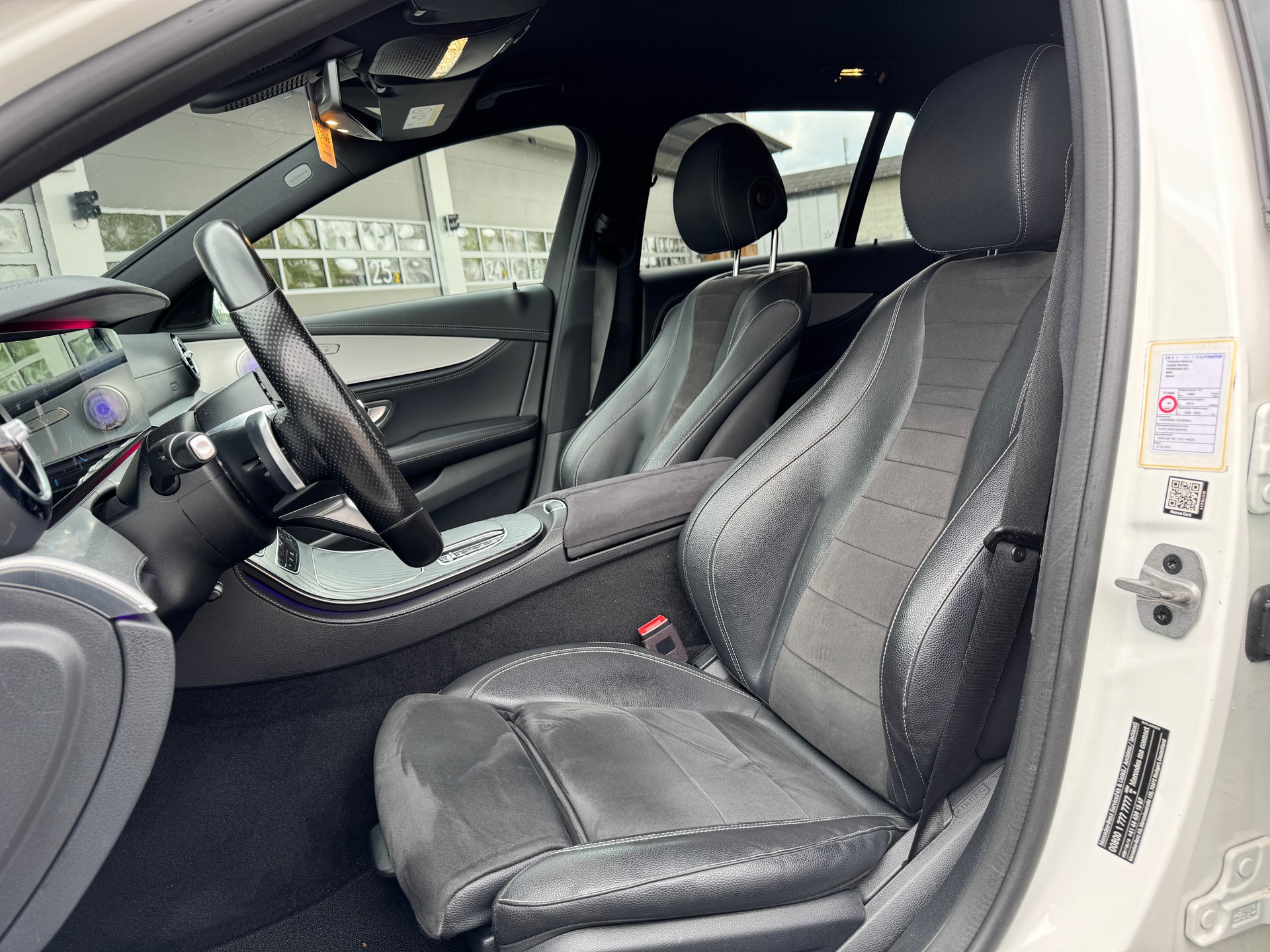 MERCEDES-BENZ E 220 d T 4Matic AMG Line 9G-Tronic-image-6