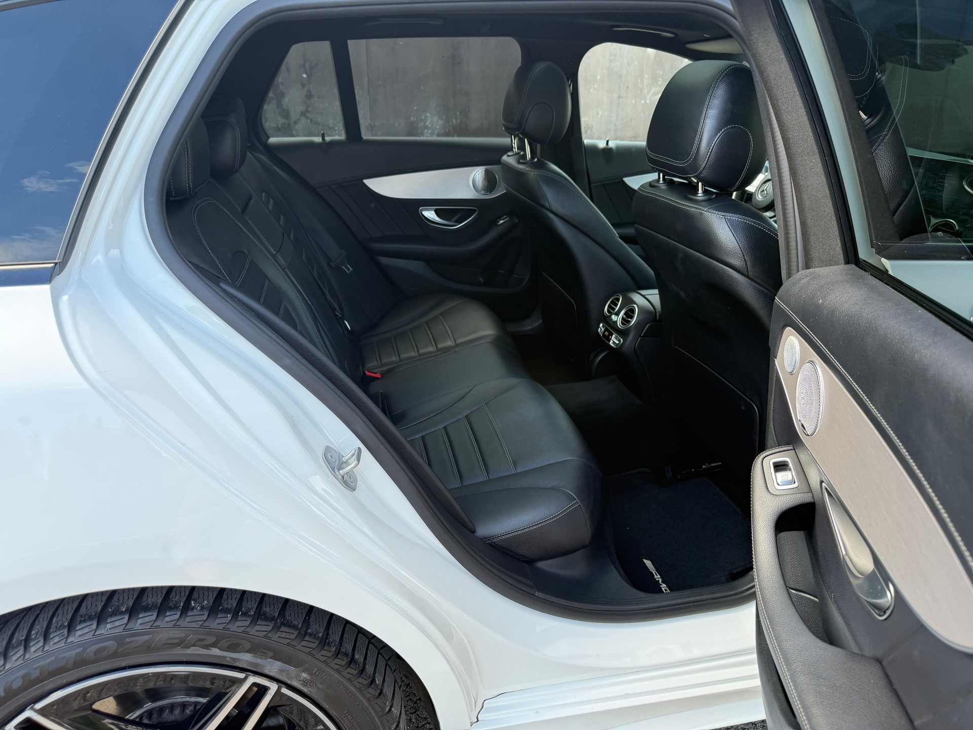 MERCEDES-BENZ C 200 AMG Line 4Matic 9G-Tronic-image-16