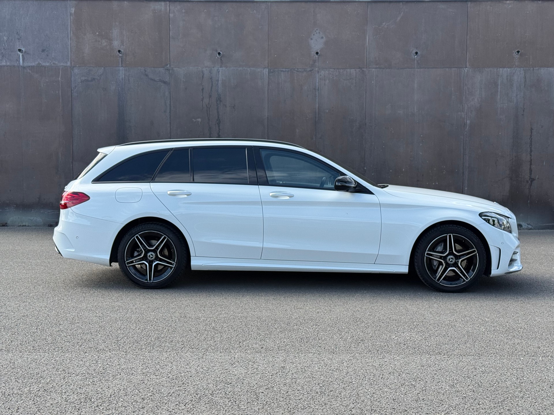 MERCEDES-BENZ C 200 AMG Line 4Matic 9G-Tronic-image-3