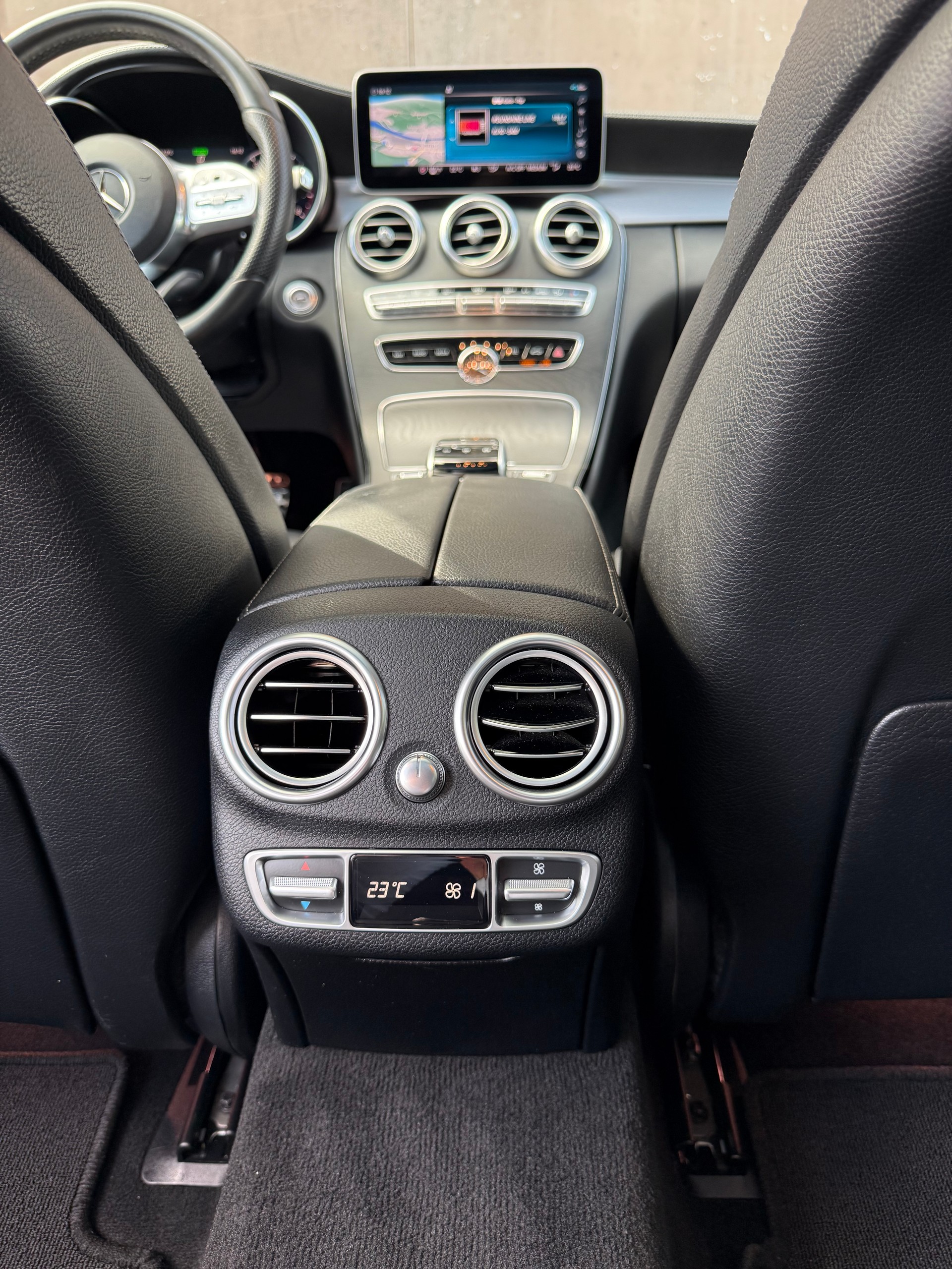 MERCEDES-BENZ C 200 AMG Line 4Matic 9G-Tronic-image-17
