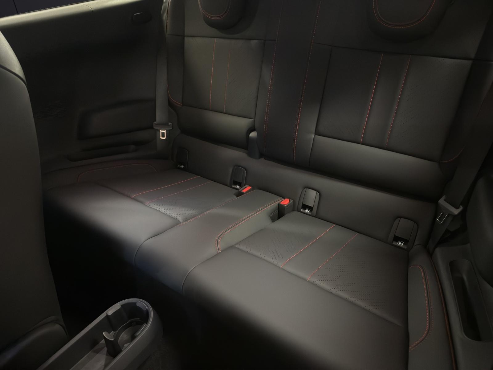 MINI J01 John Cooper Works-image-12