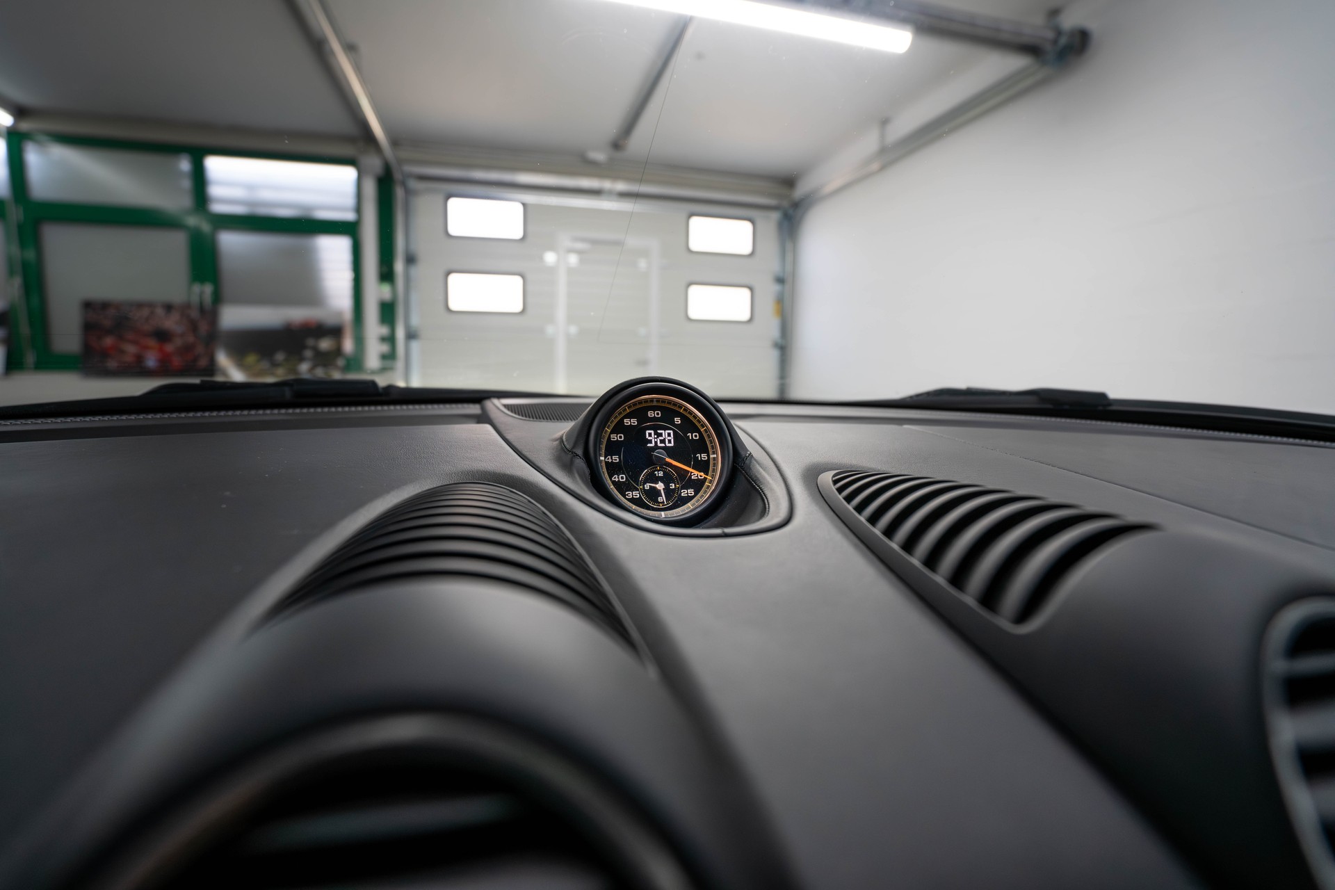 PORSCHE 718 Cayman GT4-image-16