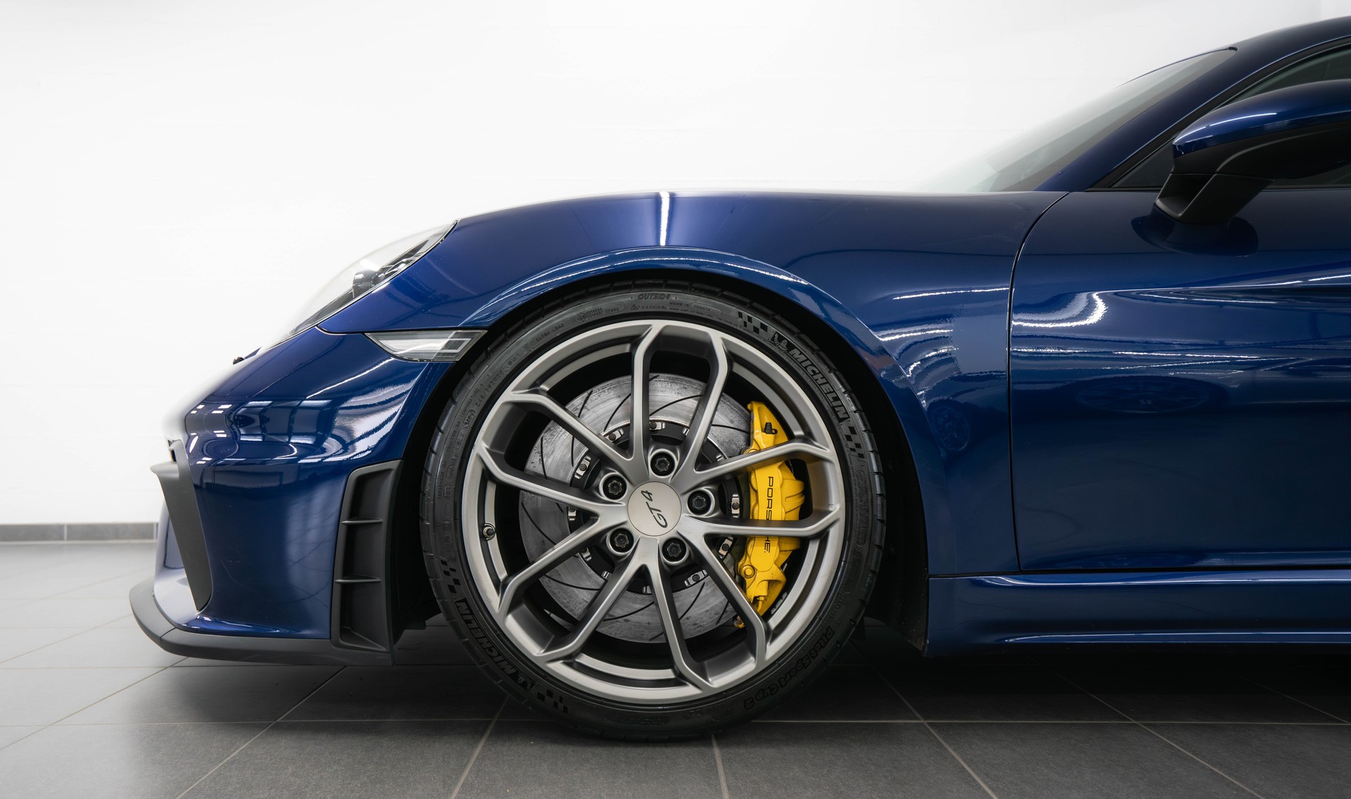 PORSCHE 718 Cayman GT4-image-8
