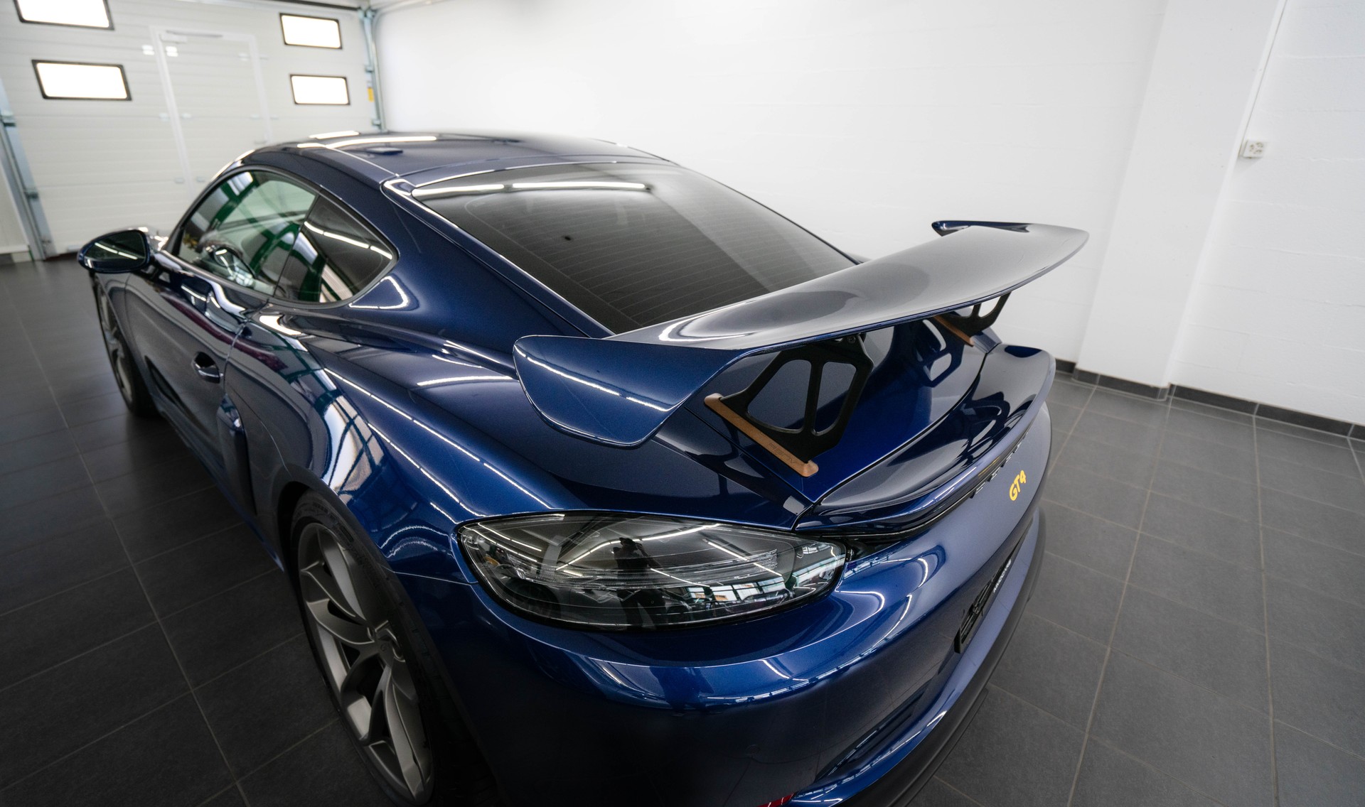 PORSCHE 718 Cayman GT4-image-7