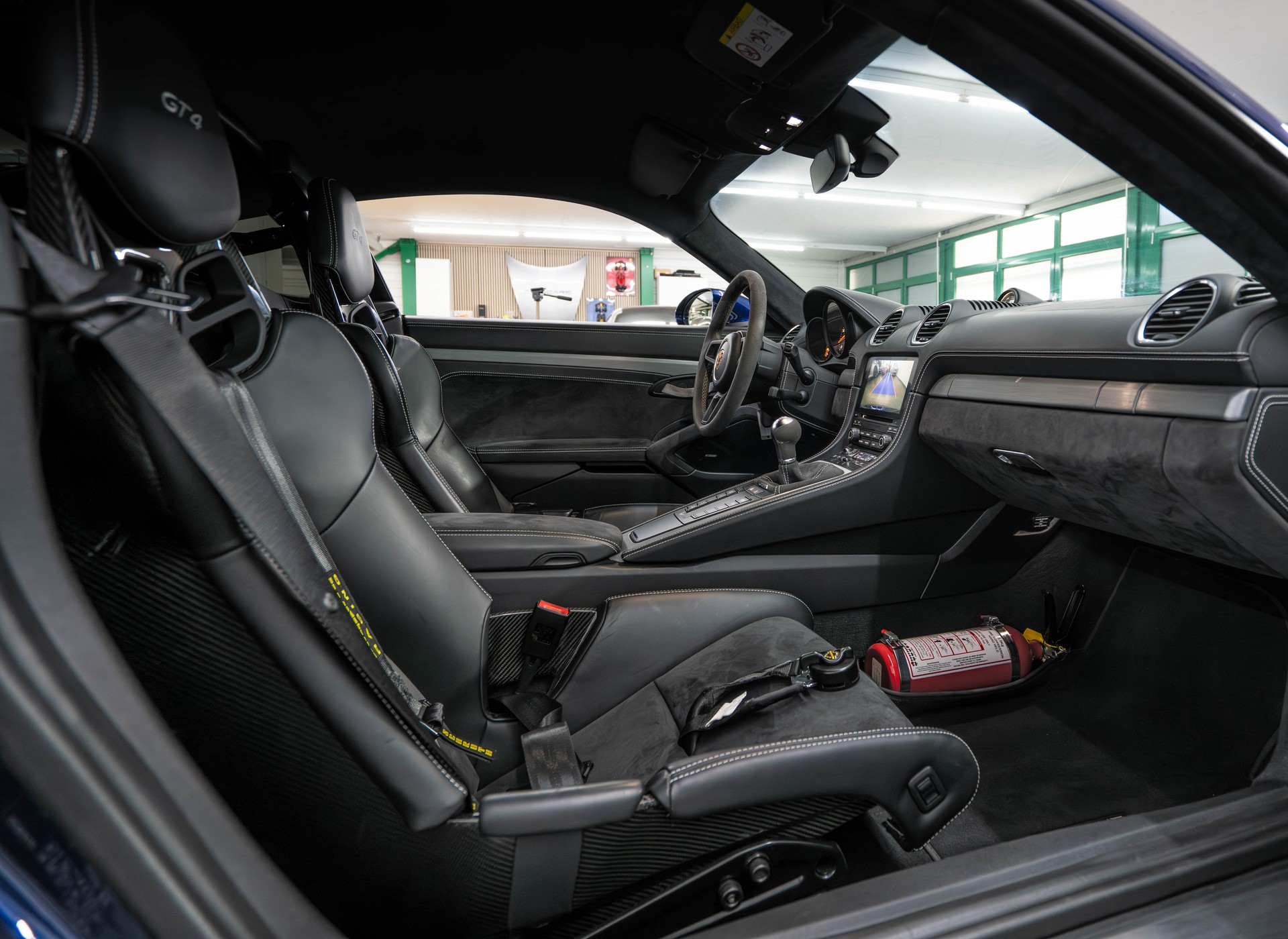 PORSCHE 718 Cayman GT4-image-12