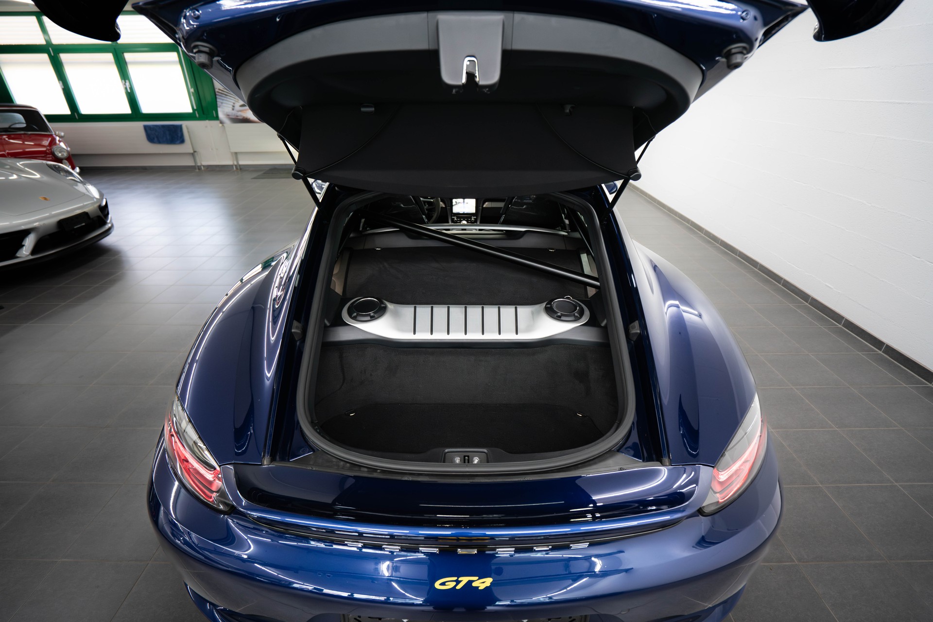 PORSCHE 718 Cayman GT4-image-19