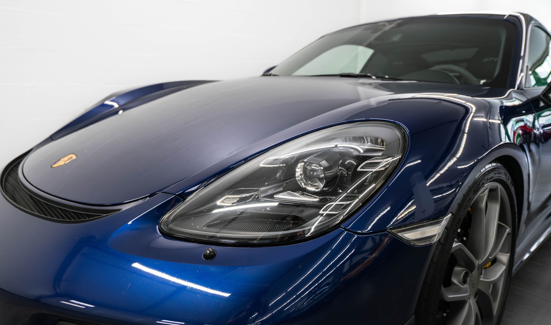 PORSCHE 718 Cayman GT4-image-20